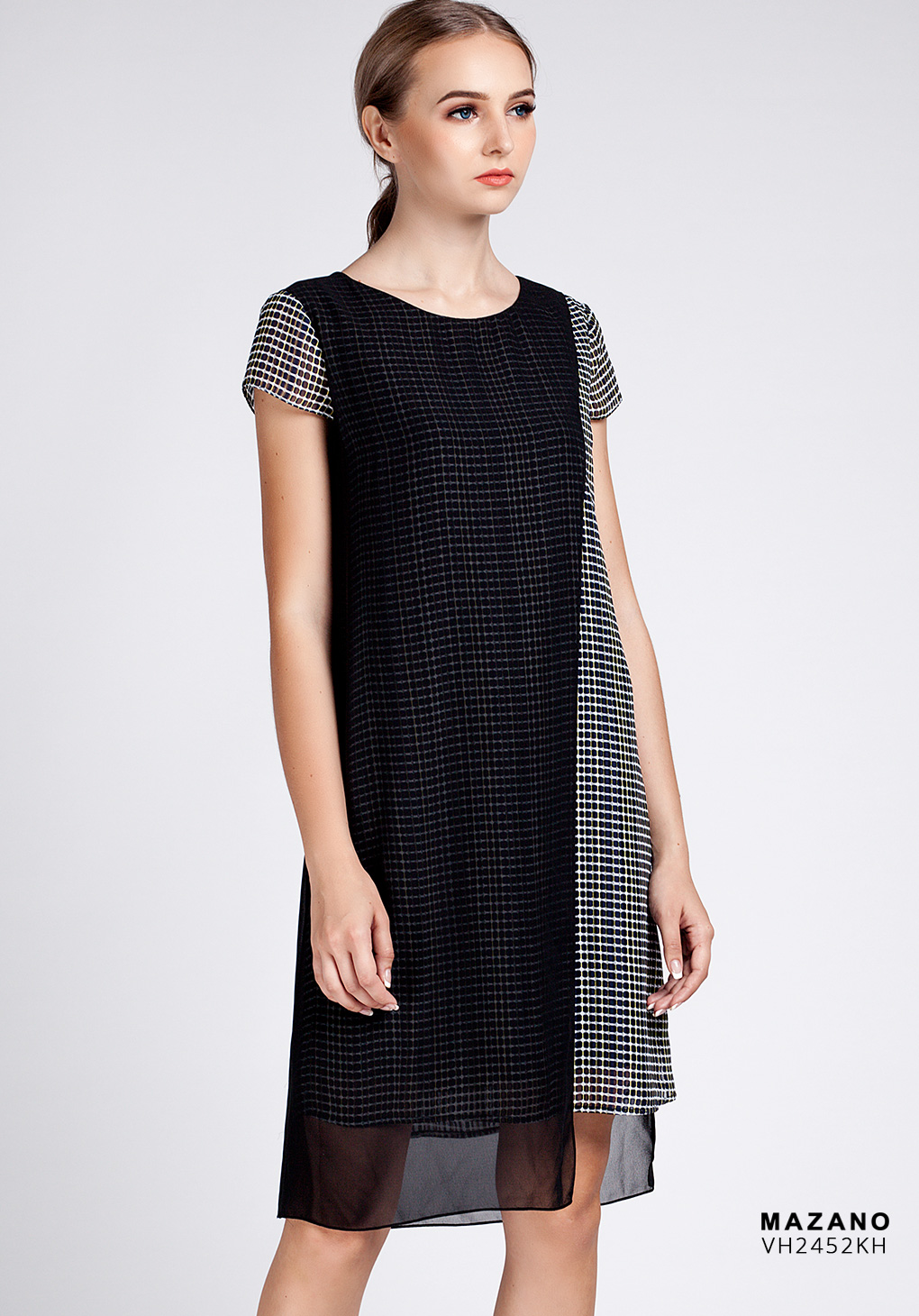 Váy đen phủ họa tiết kẻ_thumbnail_3