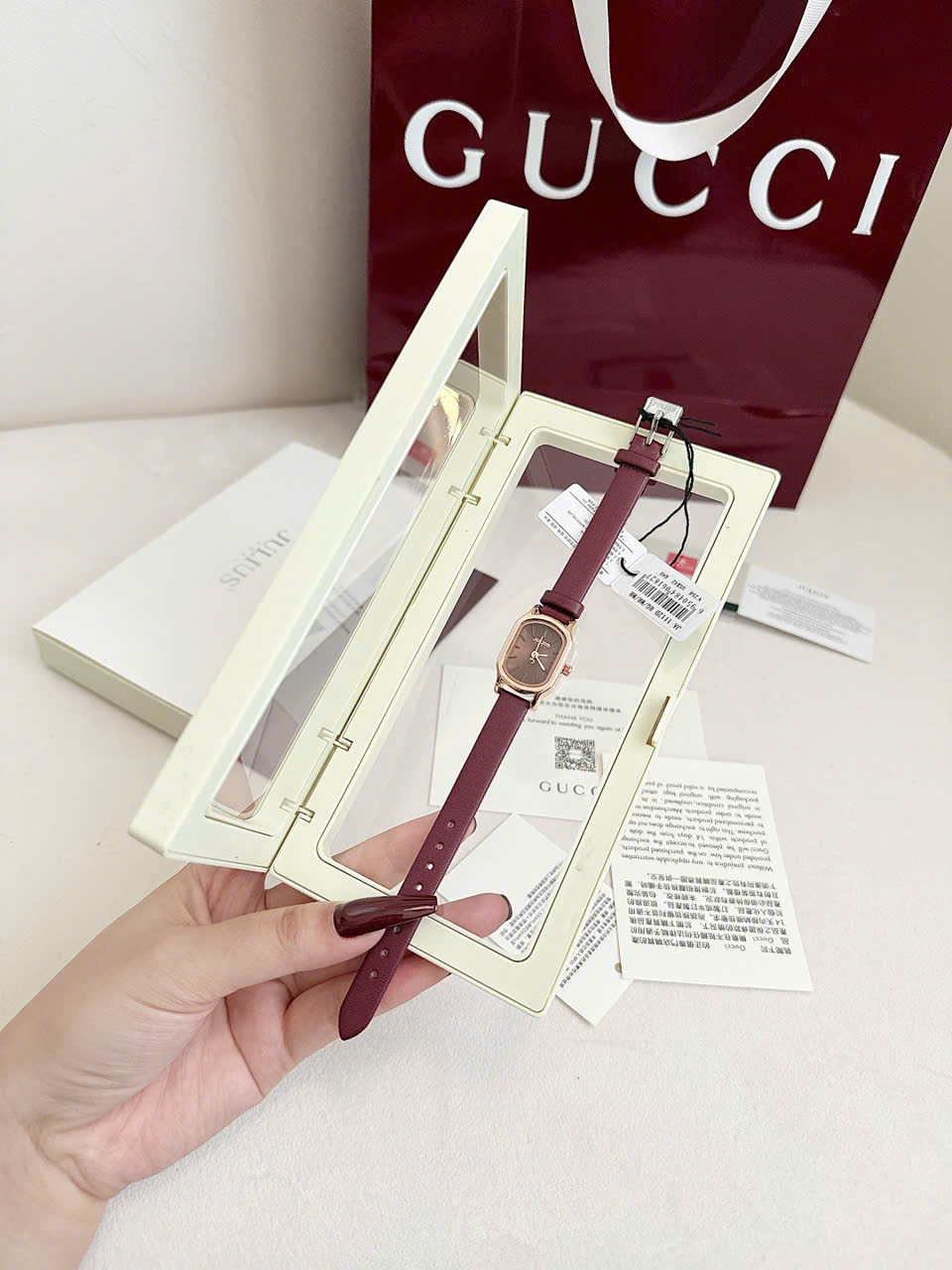 D83 ĐỒNG HỒ NỮ