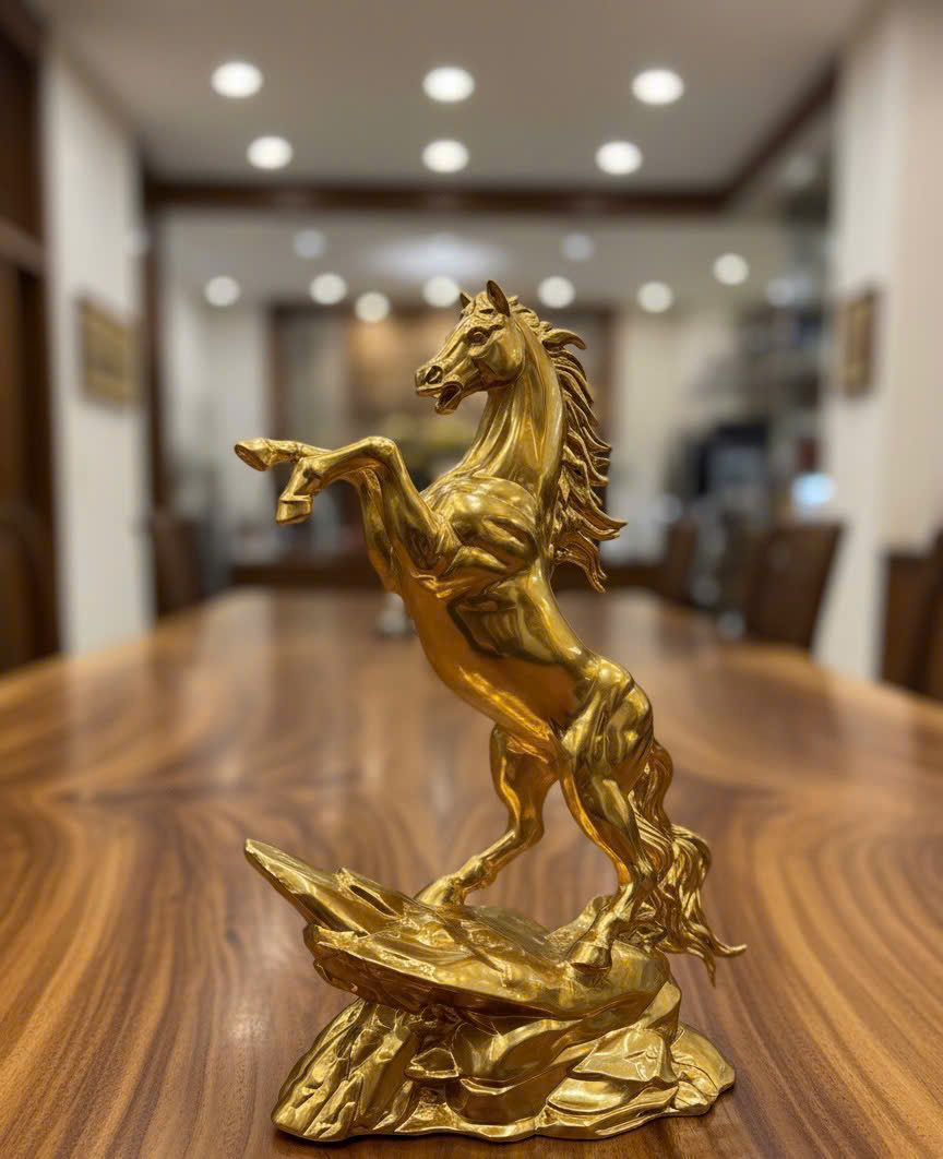 Tượng ngựa hí phong thủy dát vàng 9999