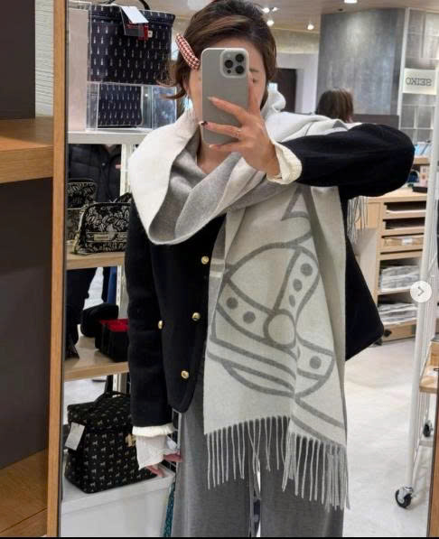 KHAN VIVIENNE_thumbnail_10