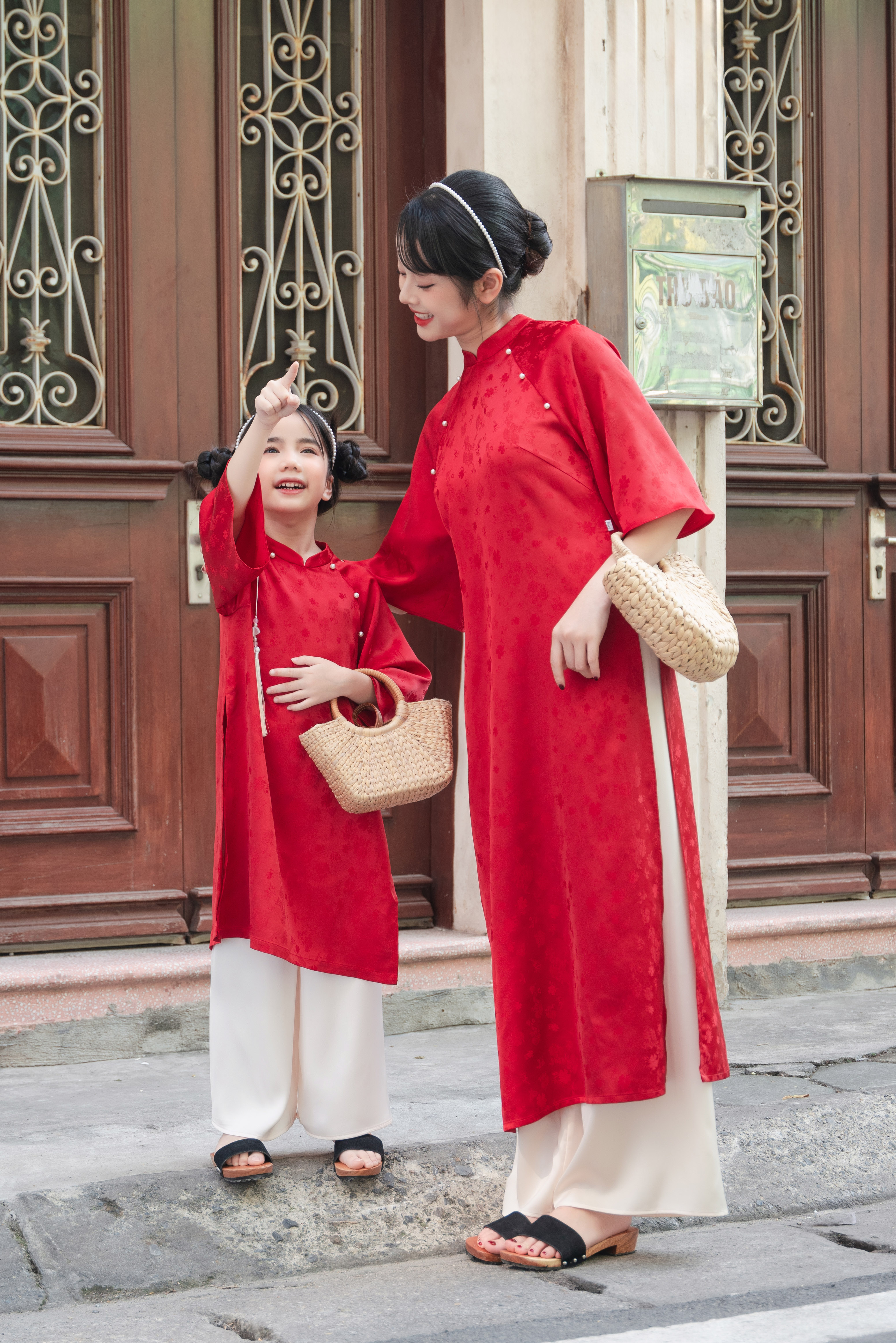 Áo dài Cẩm Mịch mẹ_thumbnail_1