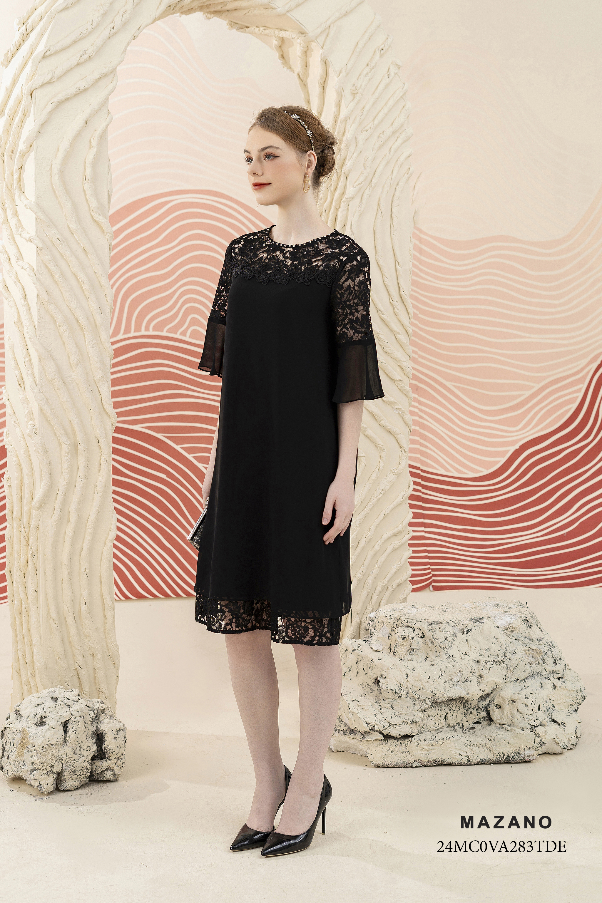 Váy Đầm suông Vải voan phối ren đính trang trí Cổ ovan Tay lỡ dài qua gối 24MC0VA283TDE