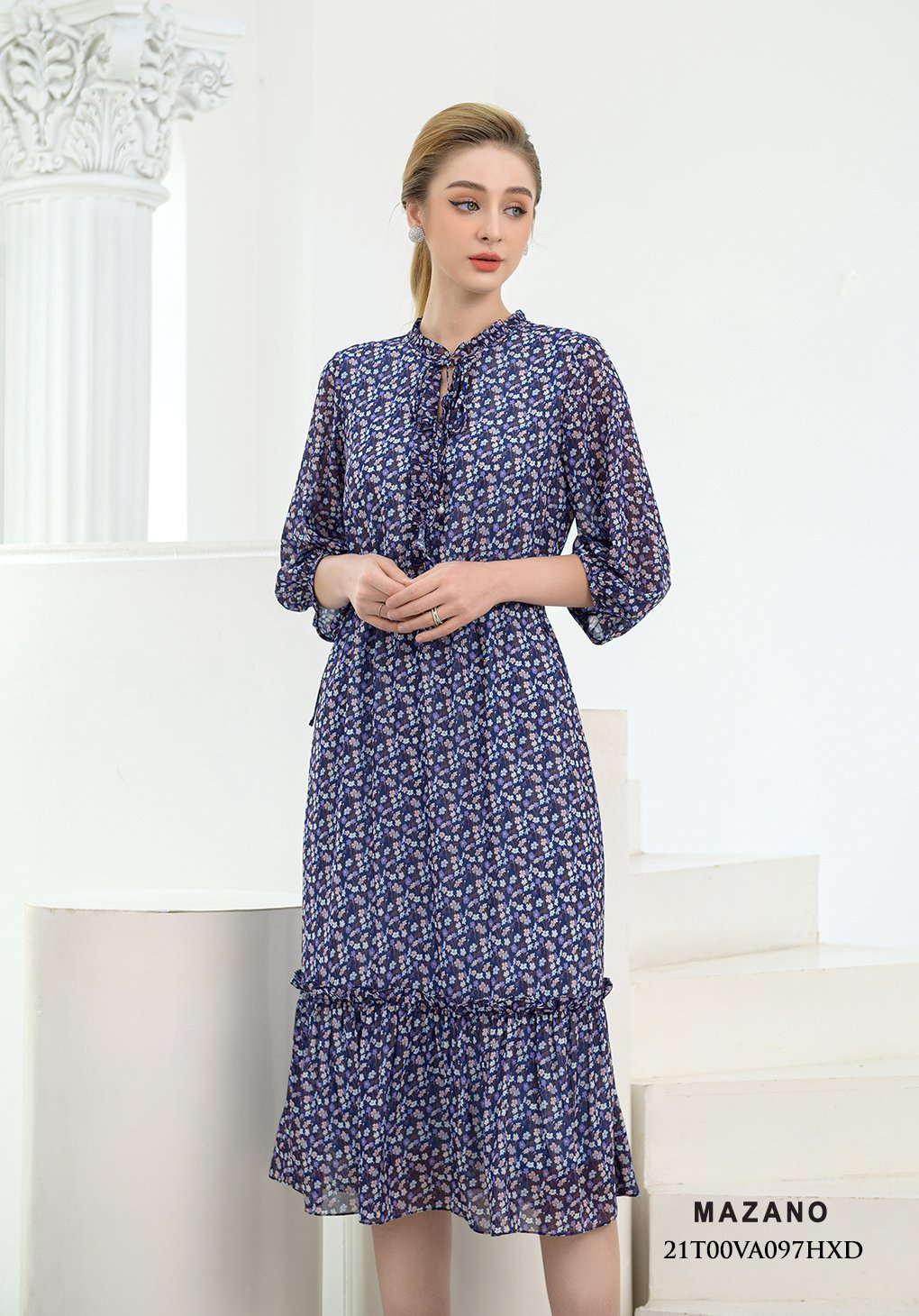 Đầm họa tiết rút dây cổ bèo tầng