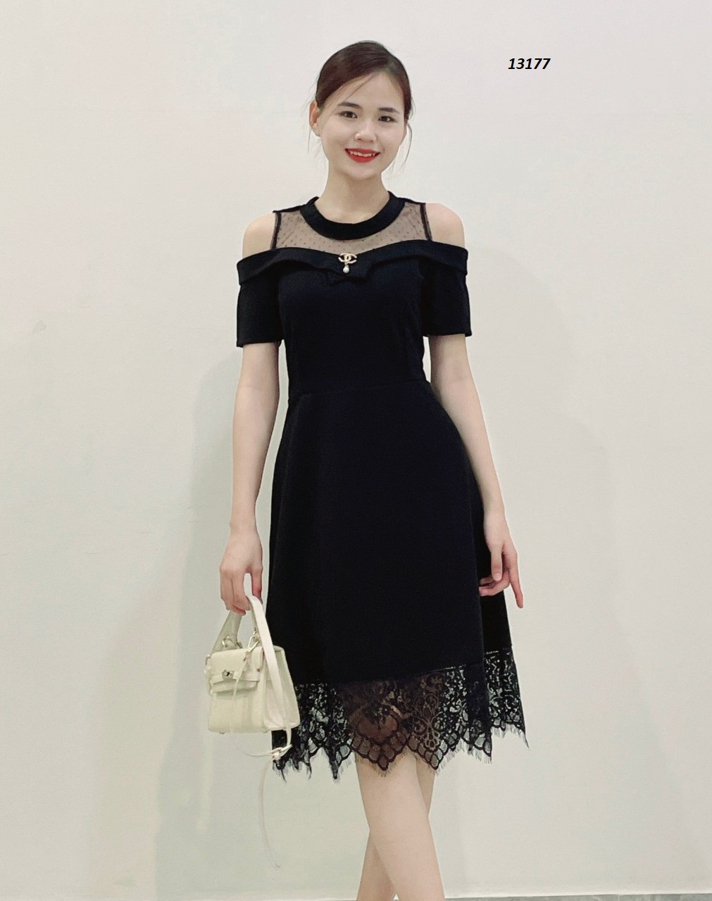 13177-Đầm xòe khoét vai cổ cách điệu vạt váy phối ren_thumbnail_7