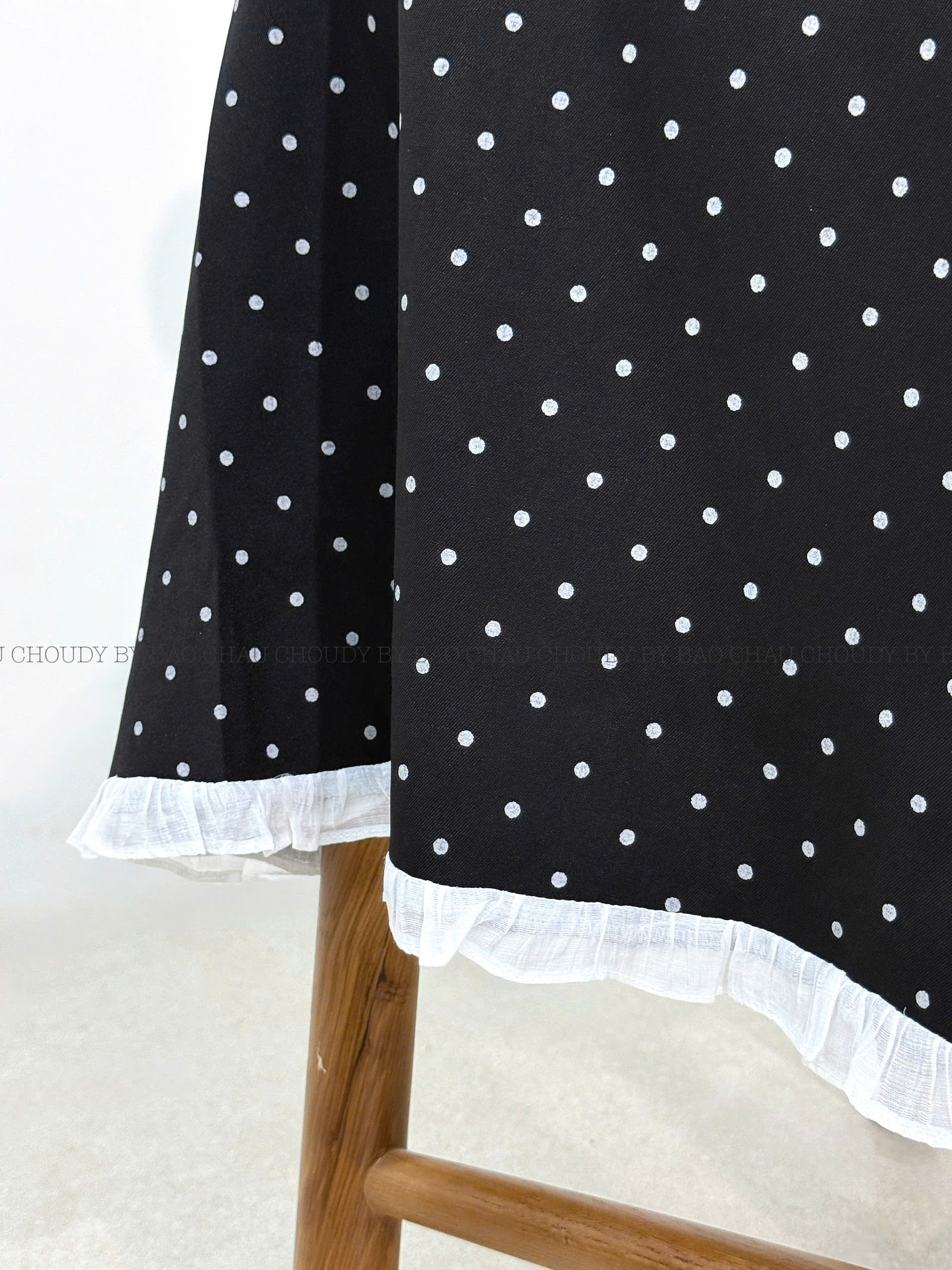 U749 CHÂN VÁY CHẤM BI ĐEN_thumbnail_3