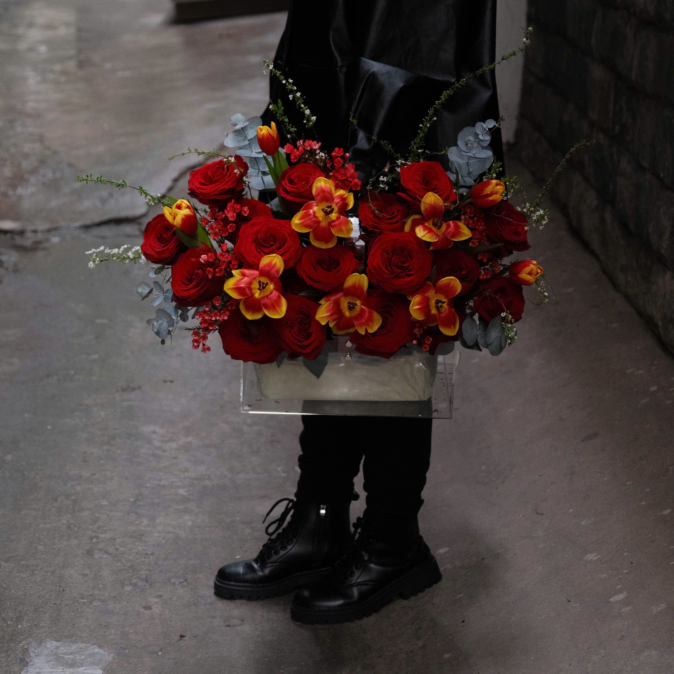 Giỏ Mica hồng đỏ mix tulip - Size L