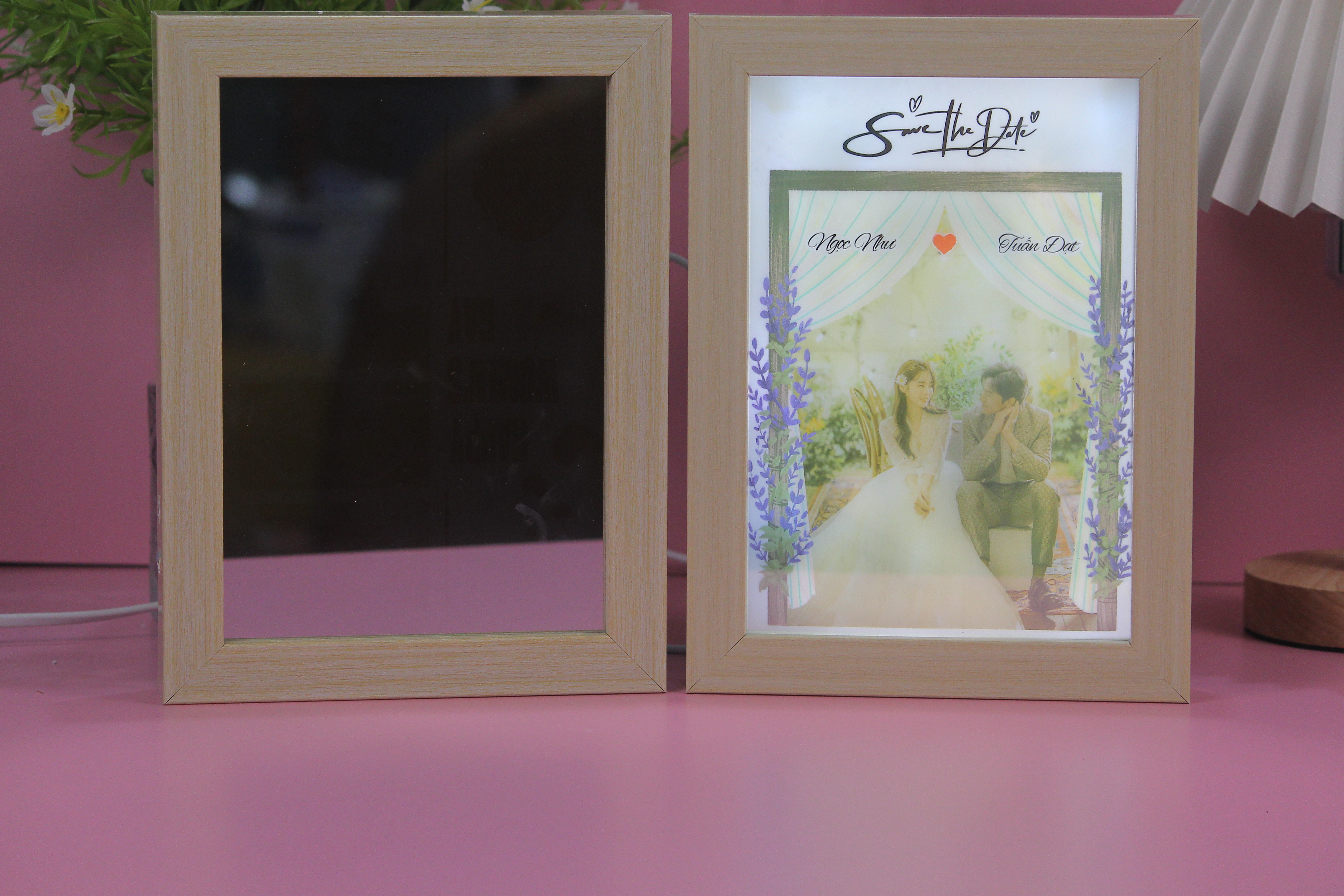 Quà kỷ niệm ngày yêu nhau – Tranh gương đèn LED in ảnh cặp đôi cá nhân hóa theo yêu cầu, lưu giữ những kỷ niệm tình yêu lãng mạn_thumbnail_4