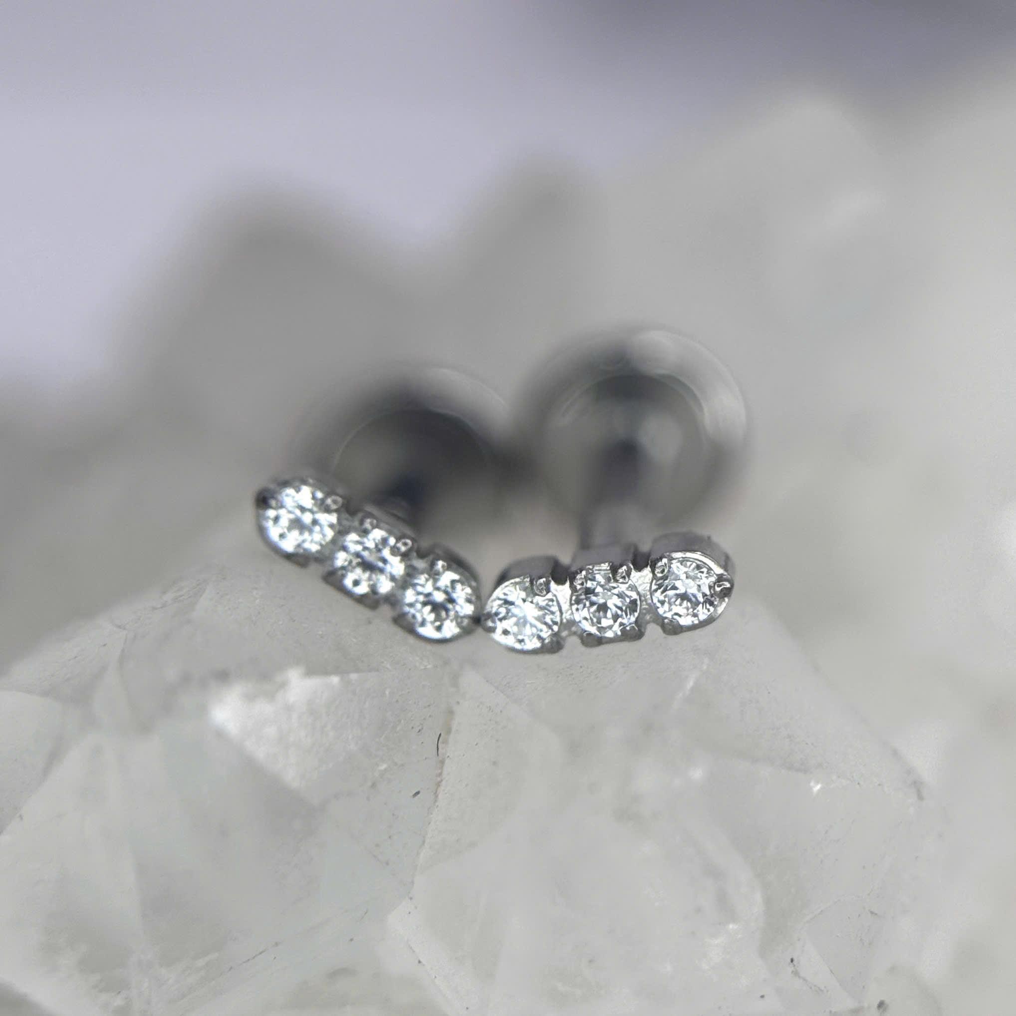 Khuyên kiểu titan 3 đá nhỏ_thumbnail_1