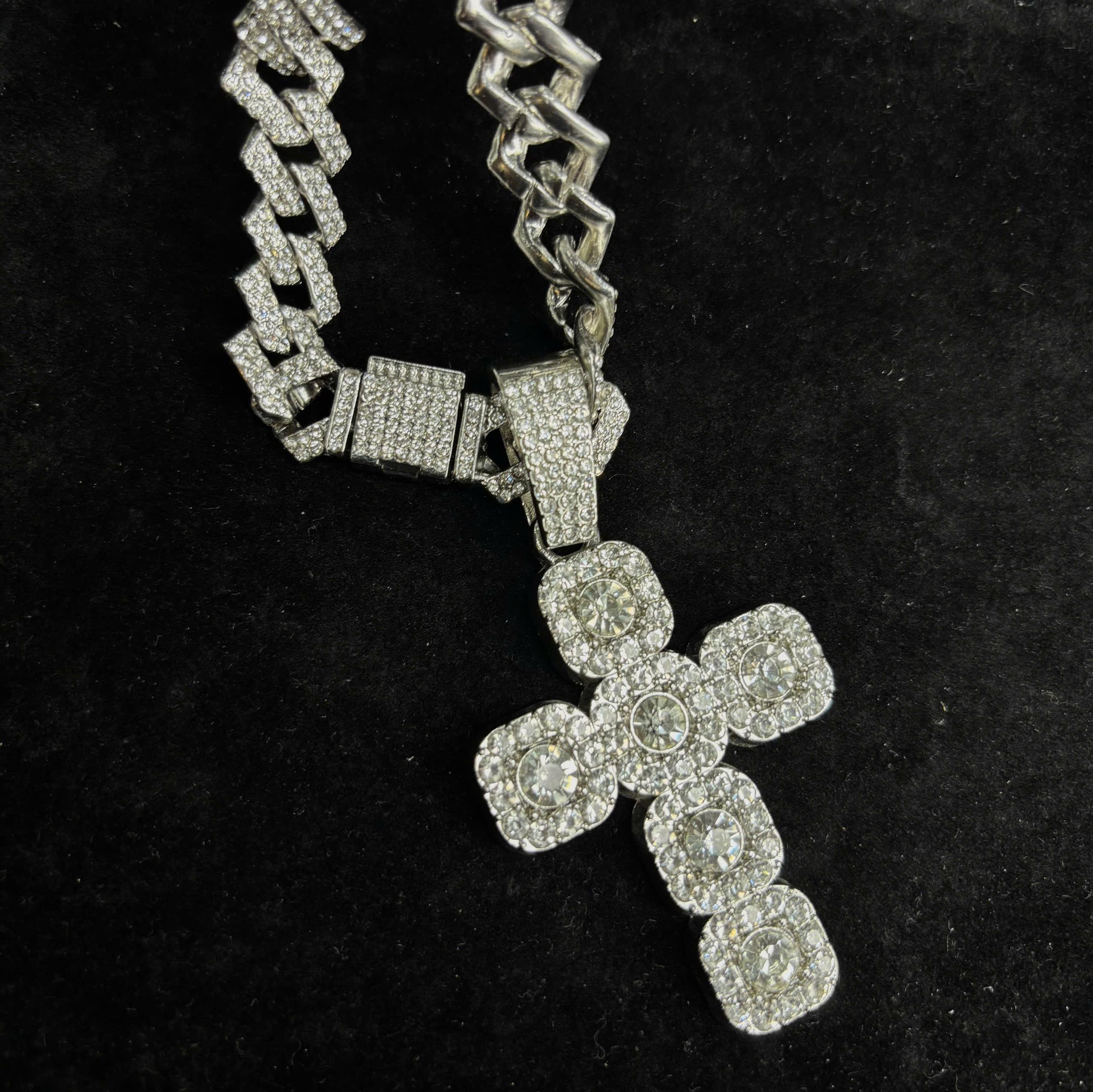 Vòng cổ xích lớn kim cương mặt đá thánh giá