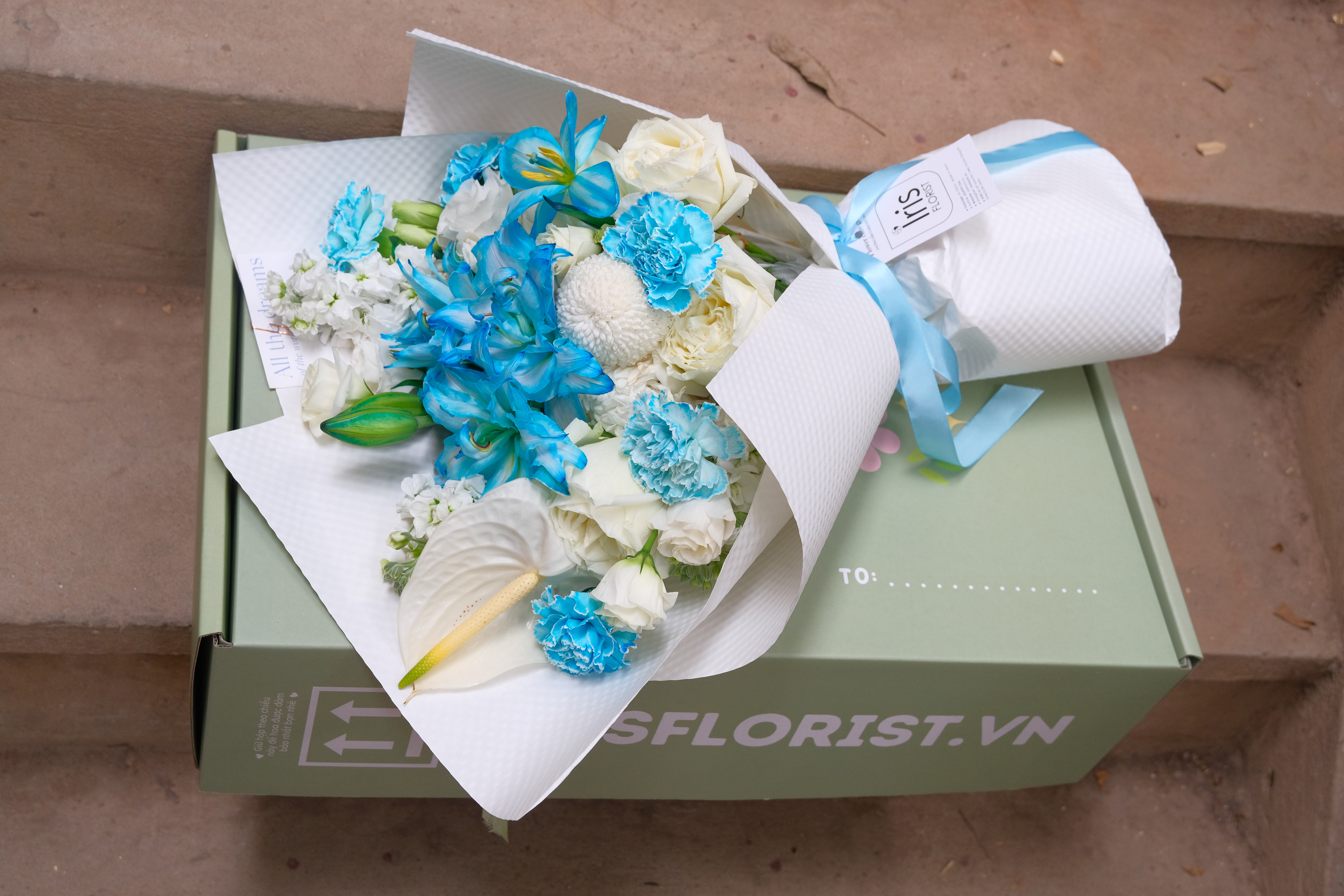 FS BOX - Bó hoa ly xanh blue mix (Set kèm hộp)