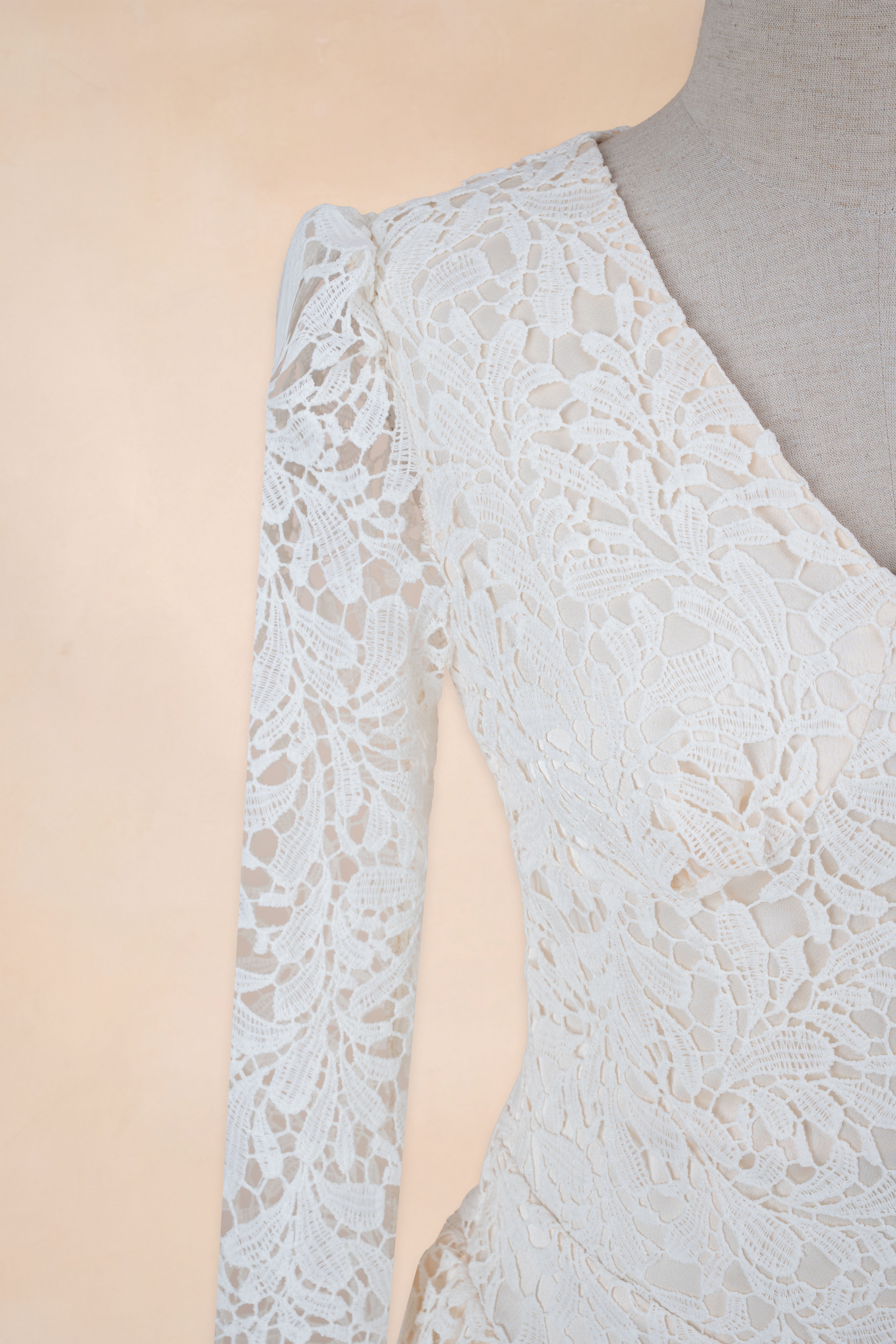 Đầm Xoè Ren Cổ V Hoa Văn_thumbnail_10