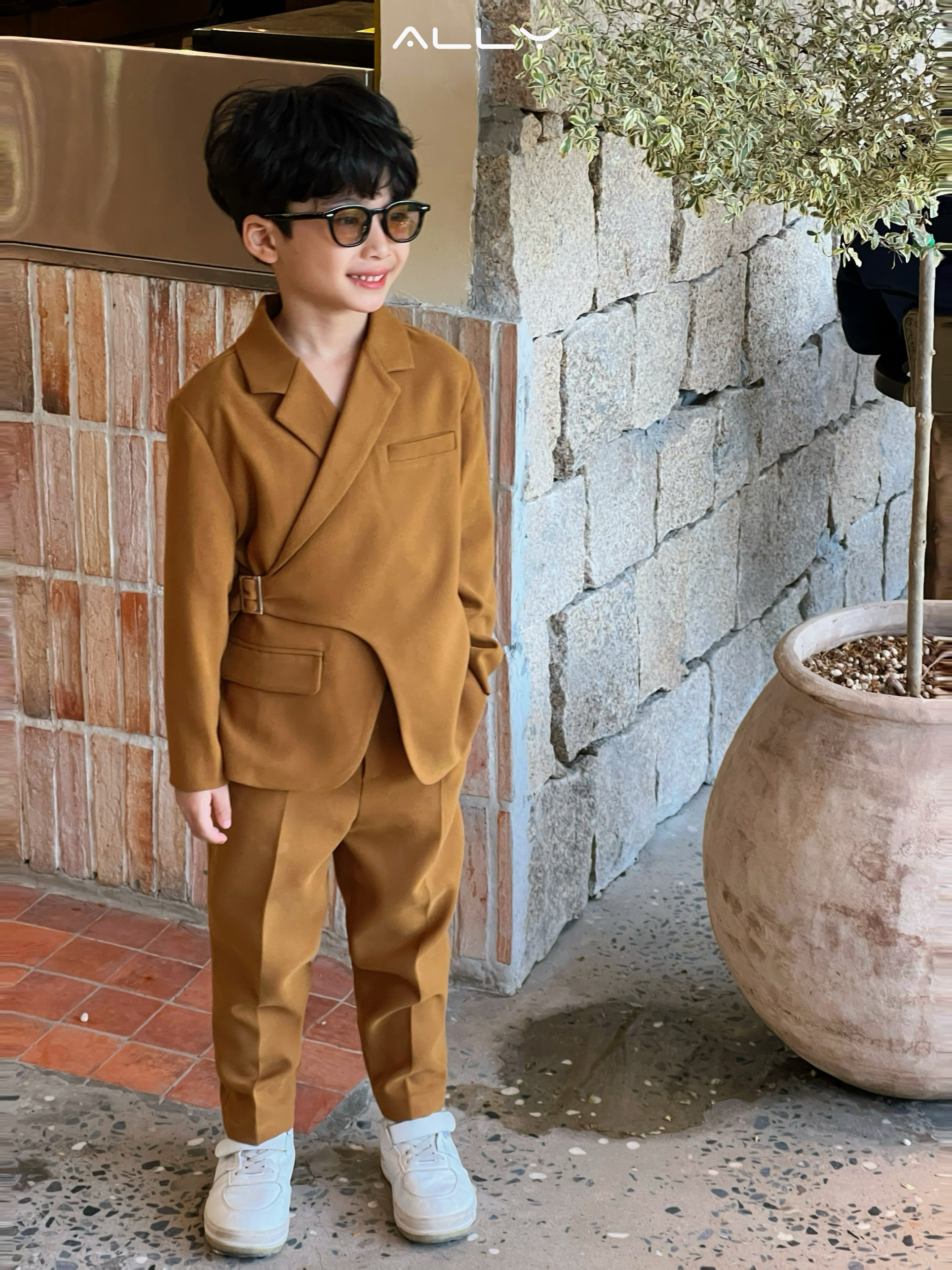 Bộ vest vạt lệch bé trai