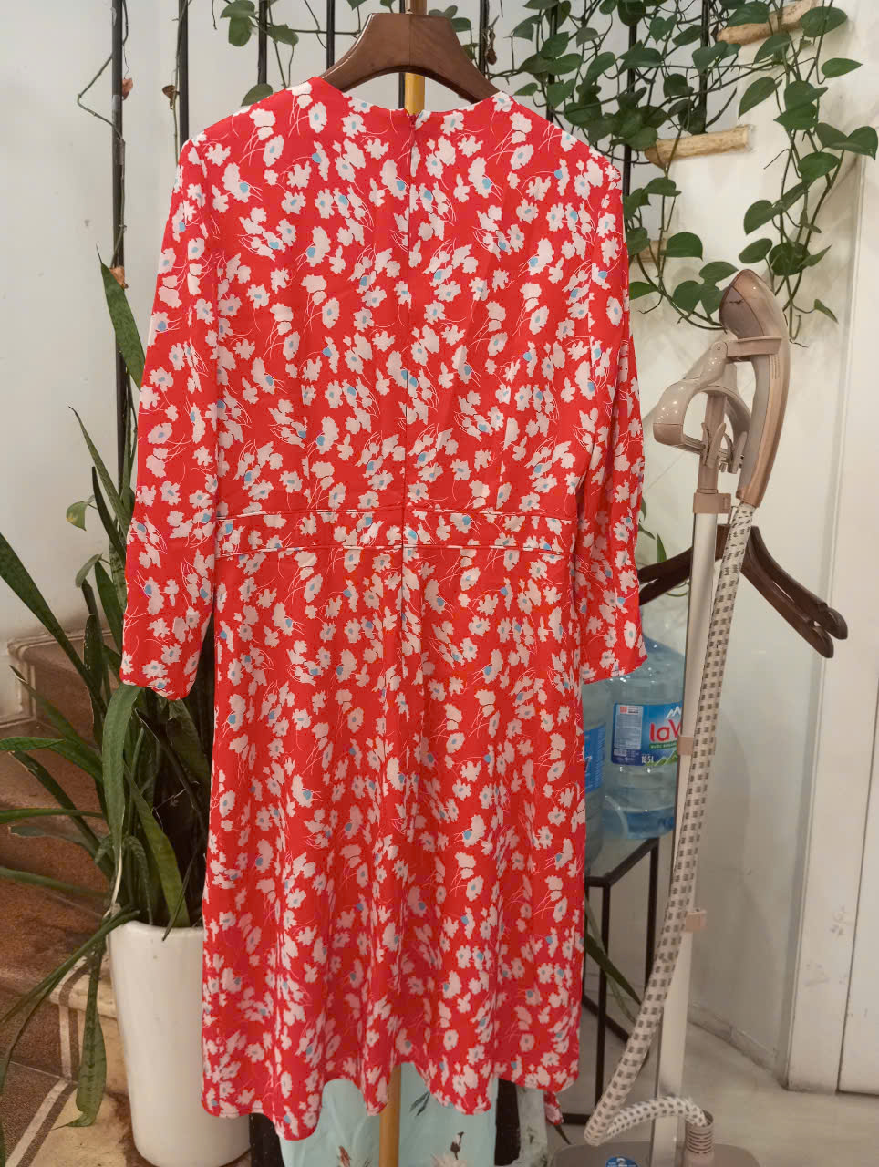 Đầm đỏ họa tiết hoa nhí, cổ chữ V, tay lỡ_thumbnail_1