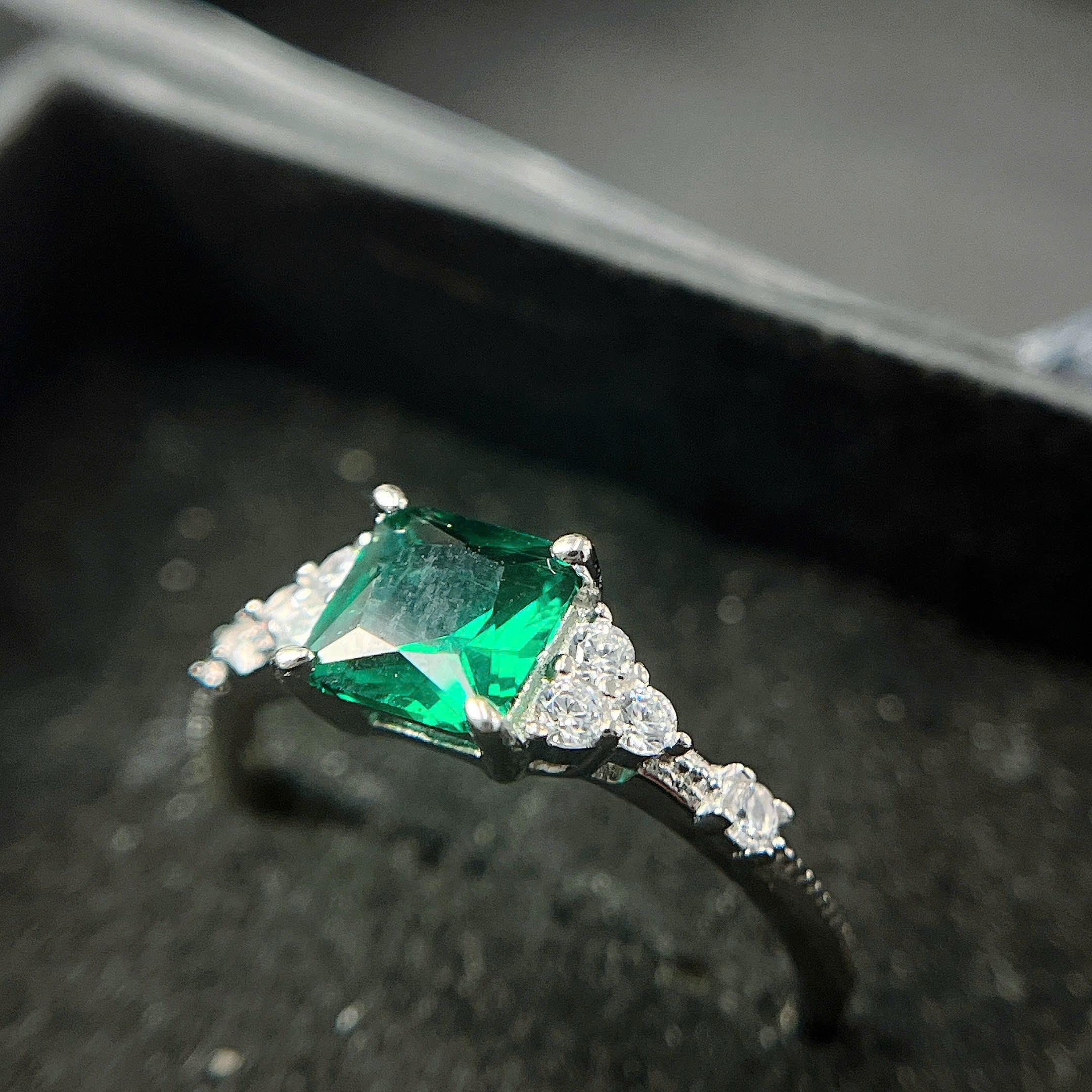 Nhẫn bạc kim cương xanh size 7