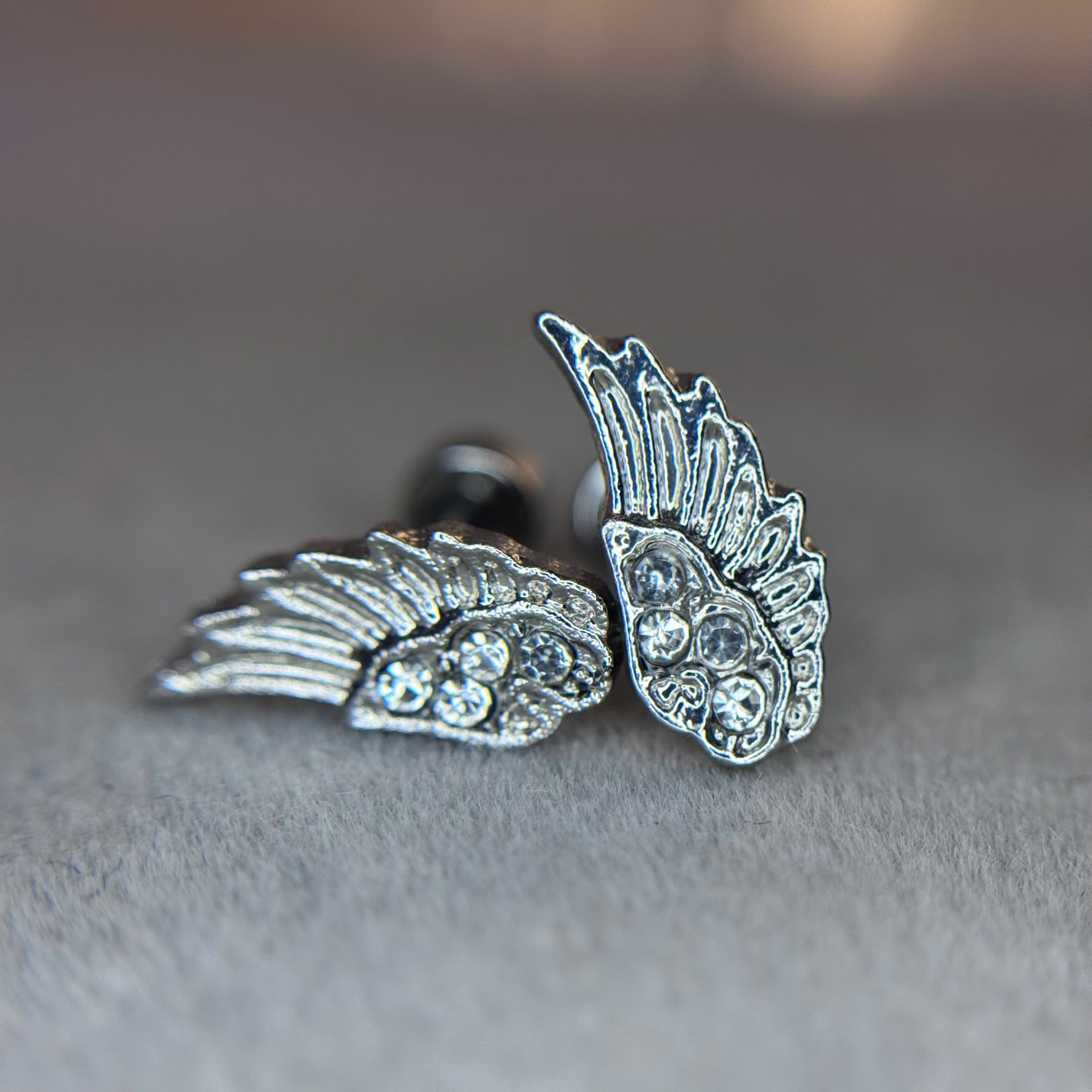 Khuyên kiểu cánh 5 đá bi tai phải_thumbnail_2