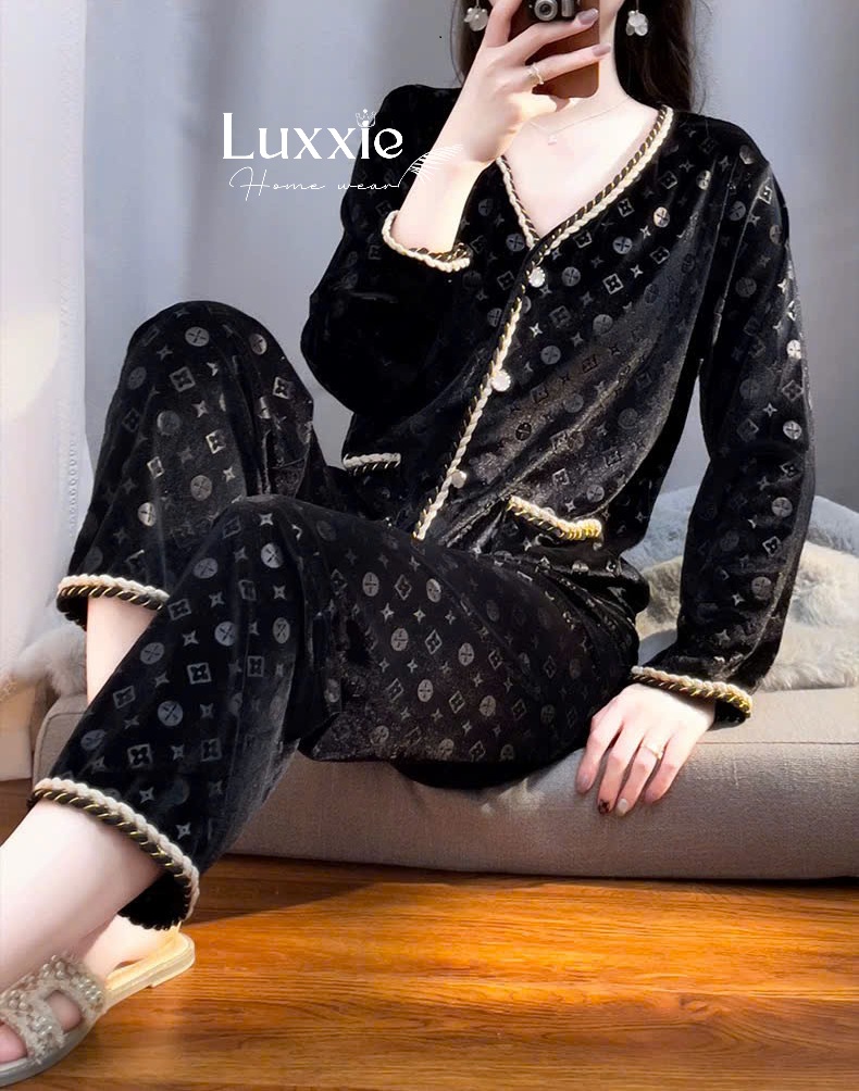 NHUNG25 Pijama nhung đen không cổ LV