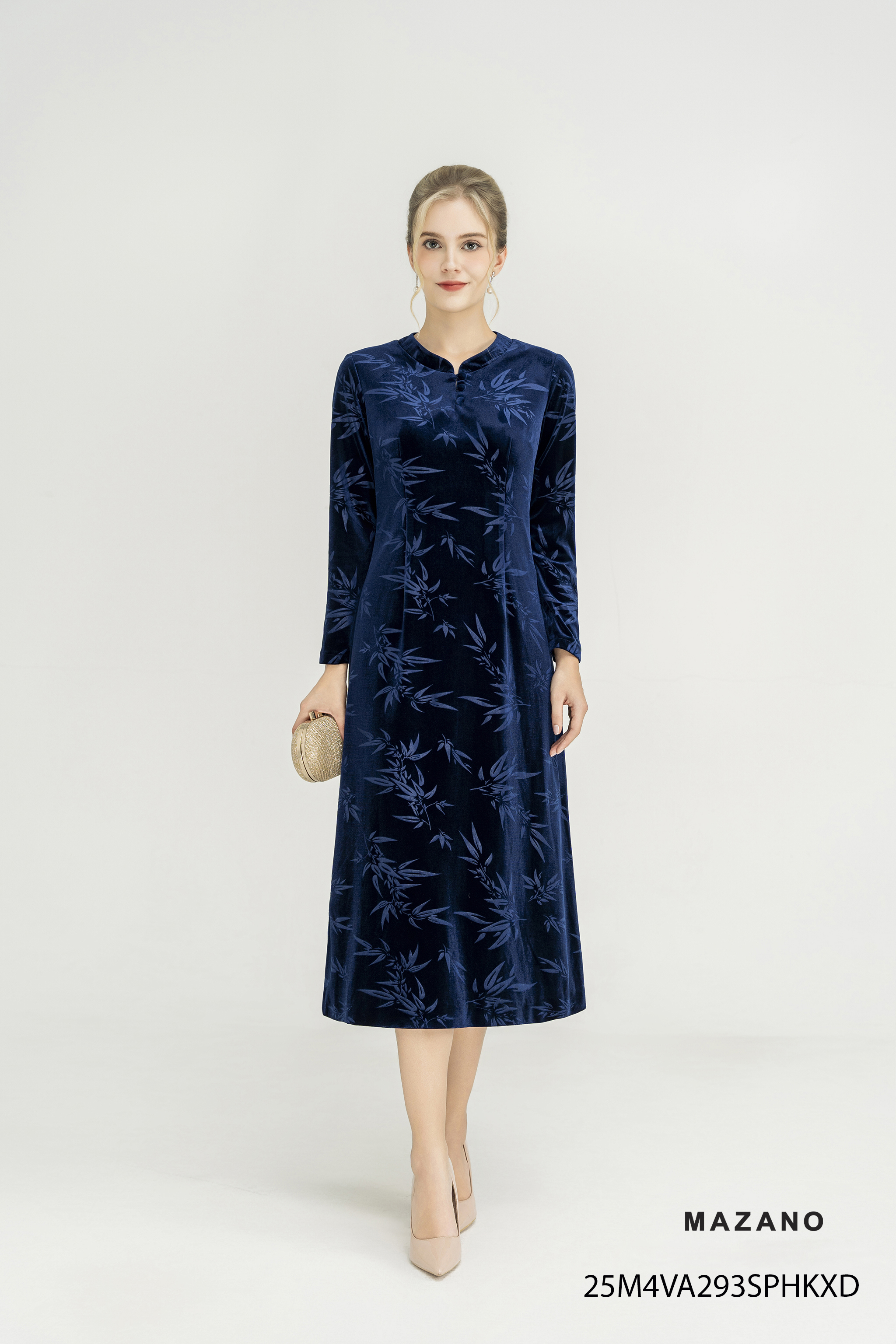 Đầm nhung xuông vừa chân  A nhẹ cổ tàu tay dài đến mắt cá