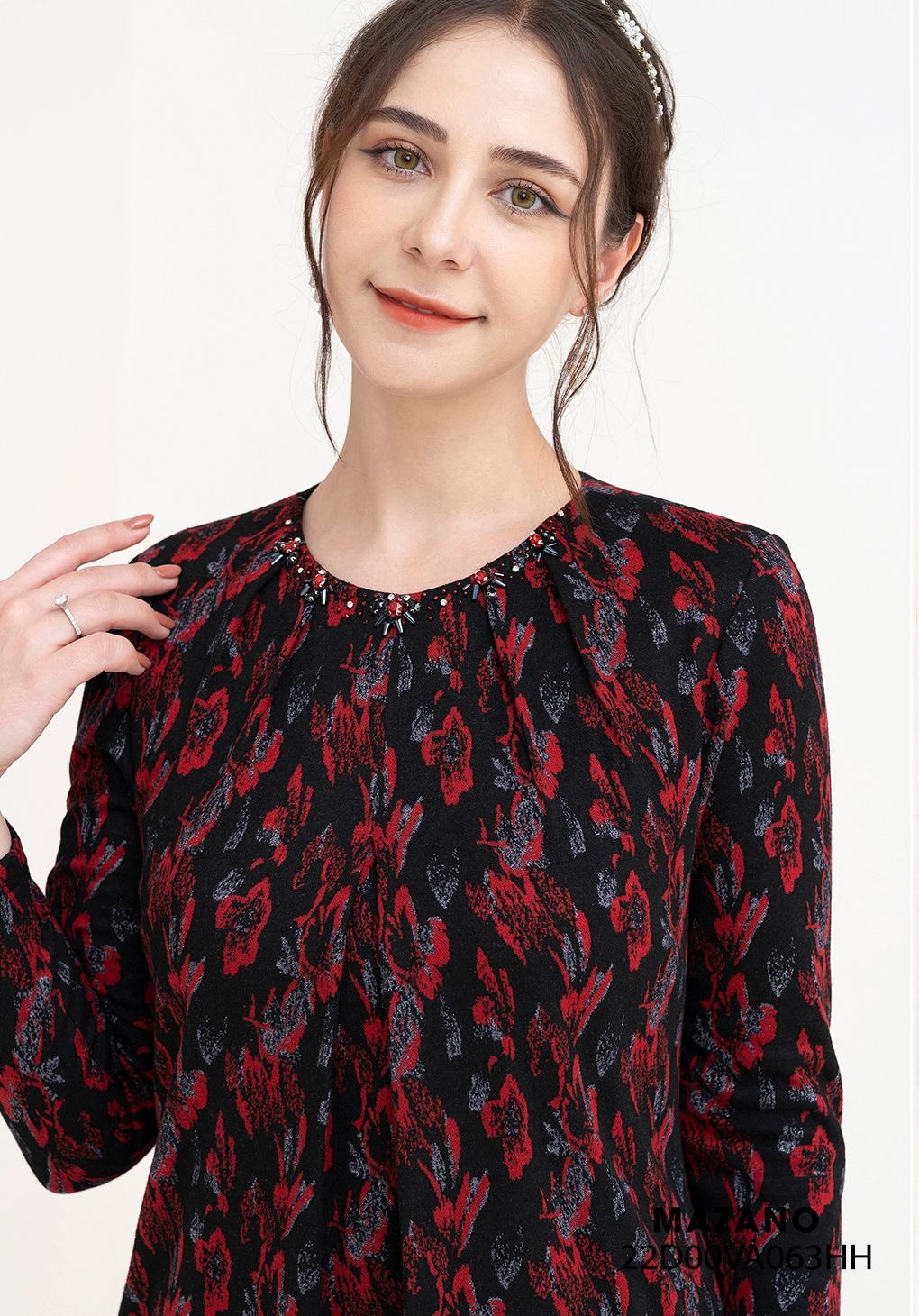 Đầm len họa tiết suông xếp ly cổ_thumbnail_2