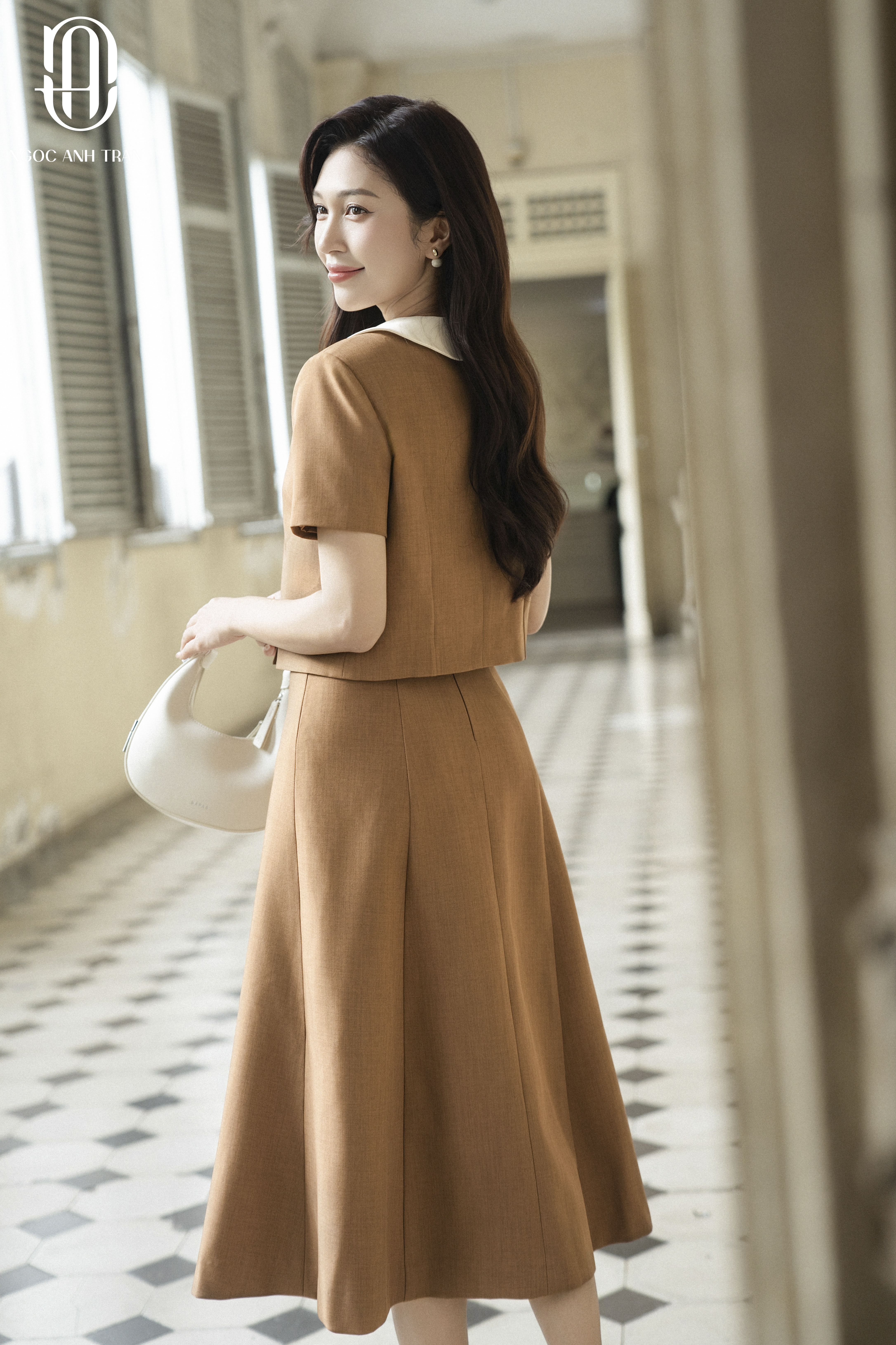 A209 - Set áo lửng nâu cổ lệch phối chân váy_thumbnail_5