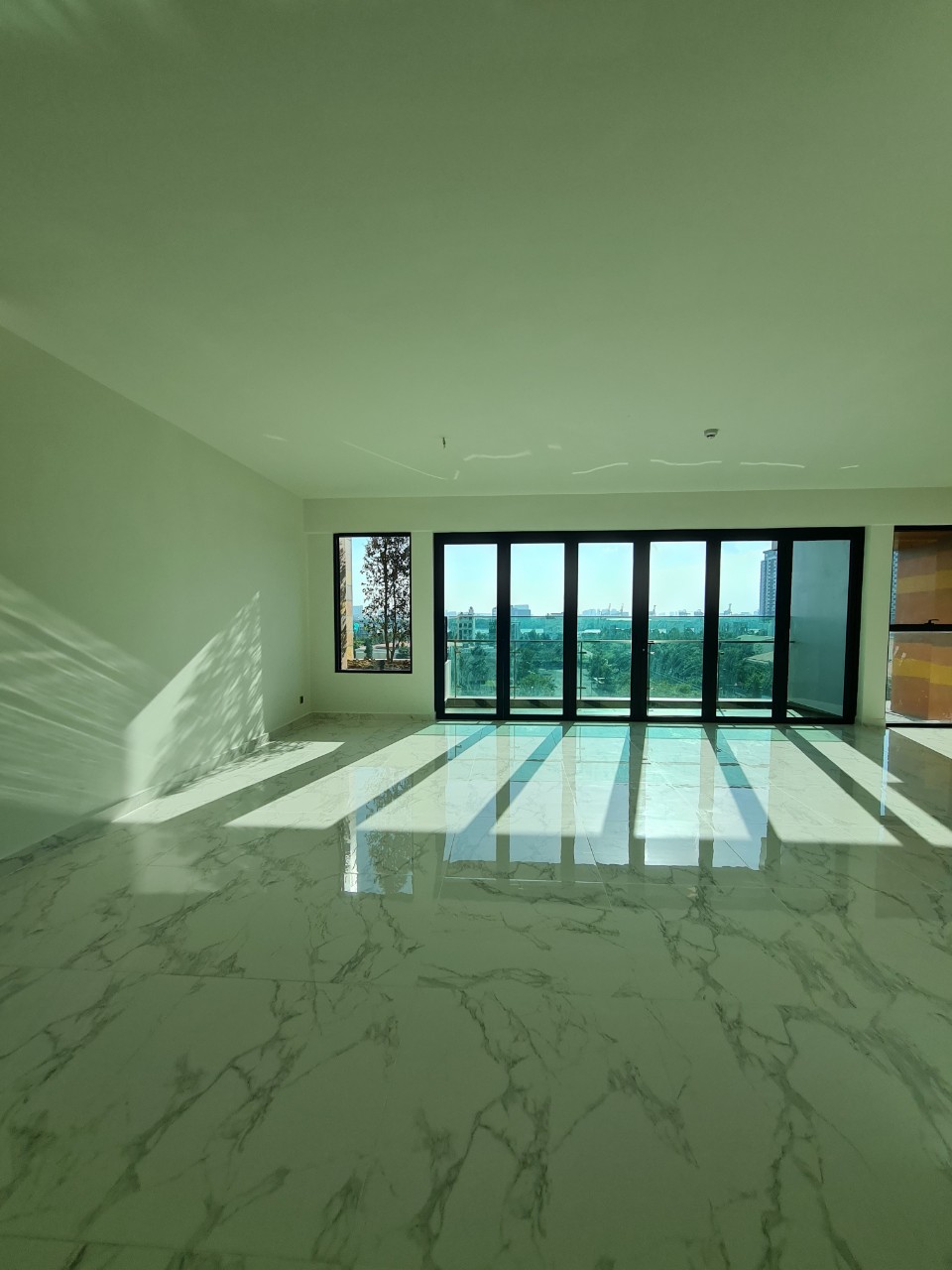 Chủ hộ ký gửi cho thuê nhanh căn hộ 3PN, đang trống sẵn Feliz En Vista