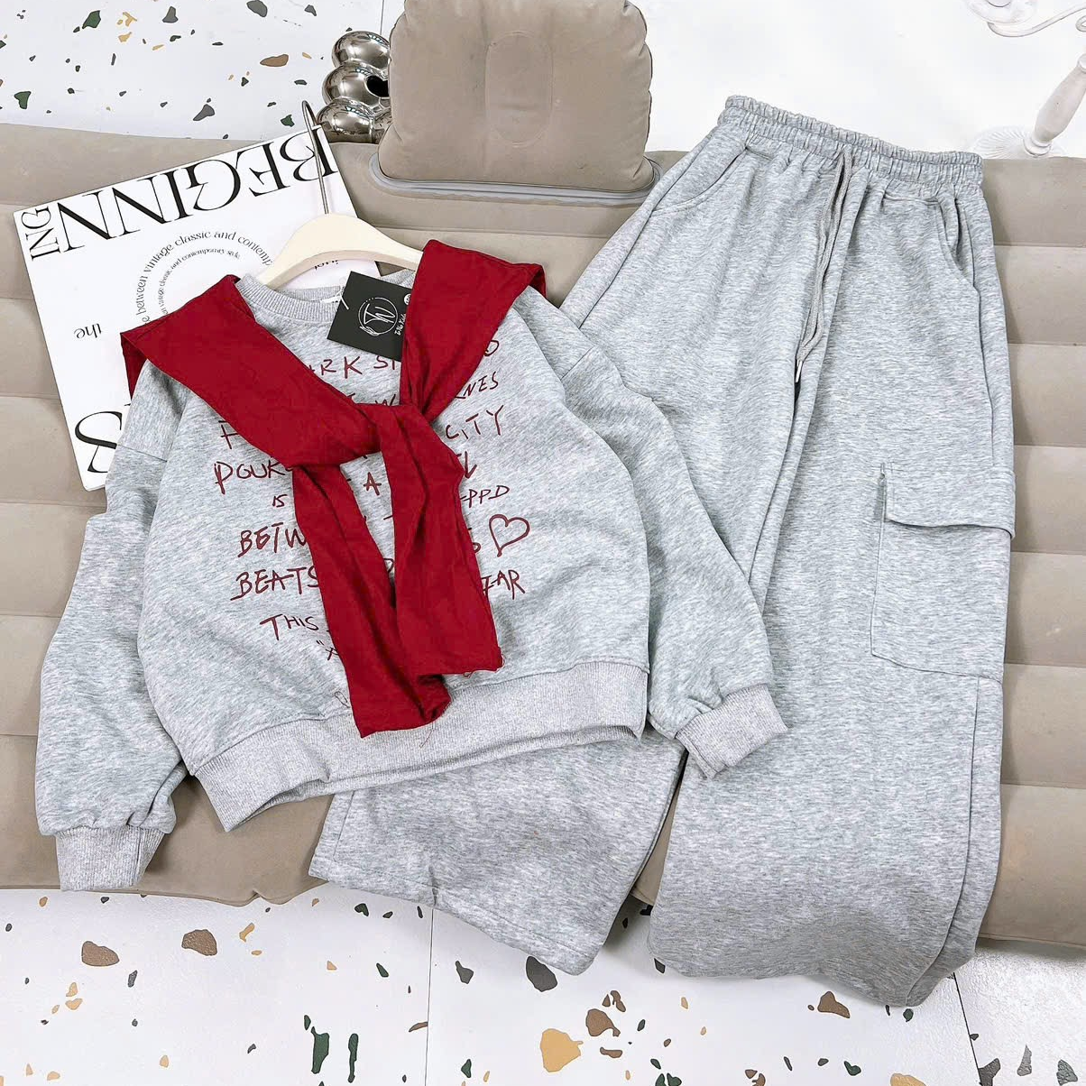 [J3] Bộ nỉ kèm khăn nhiều chữ_thumbnail_1