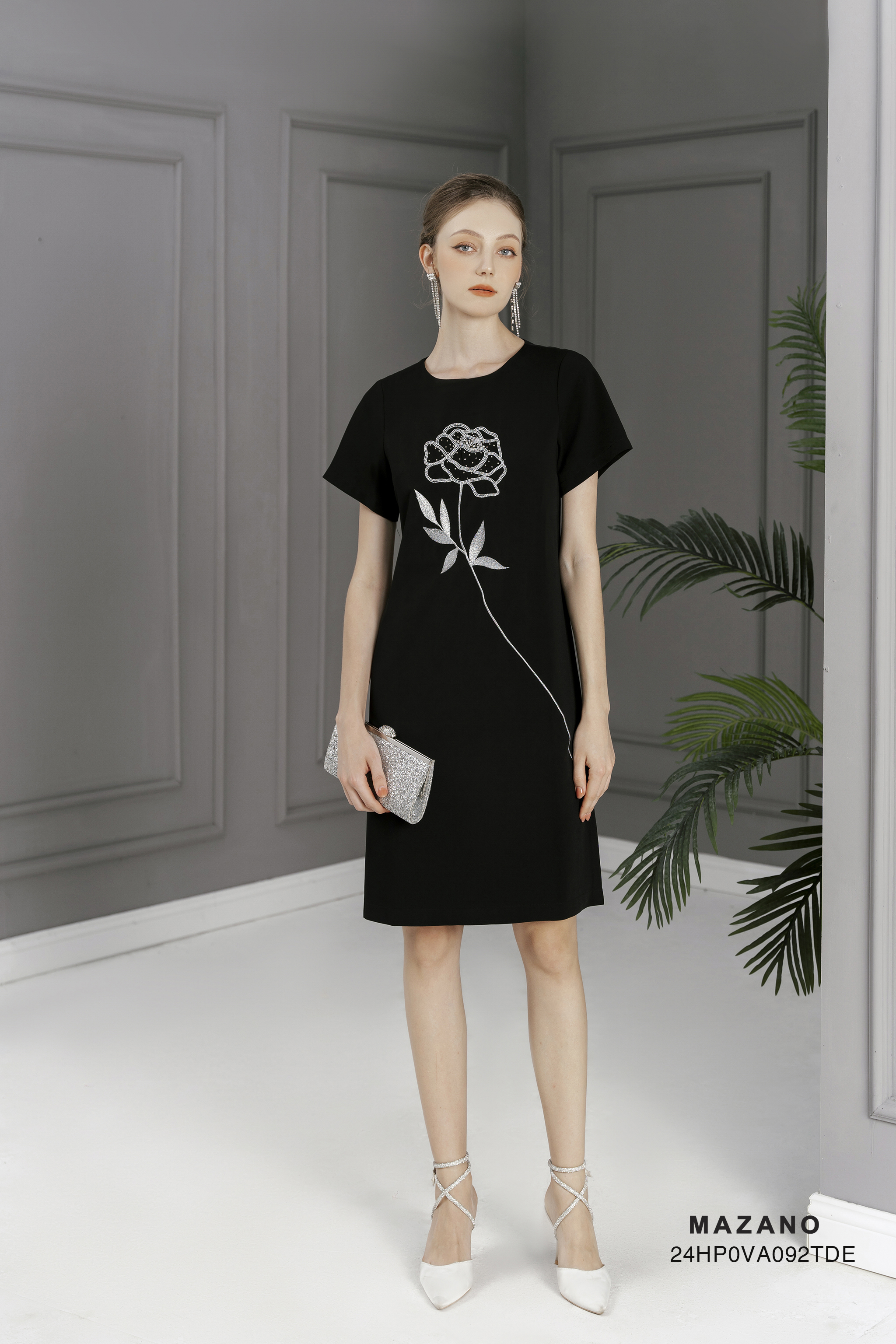 Váy Đầm suông Vải thô Thêu đính bố cục  Cổ tròn vừa Tay ngắn dài qua gối 24HP0VA092TDE