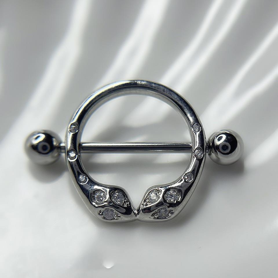 khuyên ti hình tròn hai đầu rắng đính kim cương trắng.