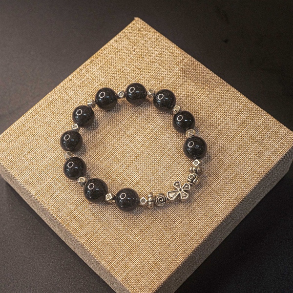 Vòng Mân Côi đá tóc đen (đặc tóc ) 10ly mix bạc Thái_thumbnail_3