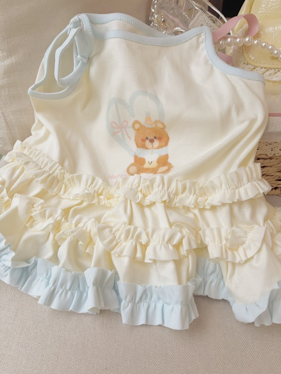 (H16) Áo thun 2 dây viền bèo màu be Seven