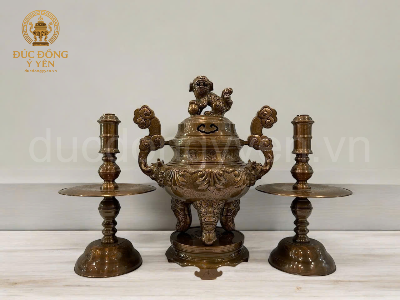 Bộ tam sự đỉnh nến đúc đồng đỏ làm màu giả cổ 