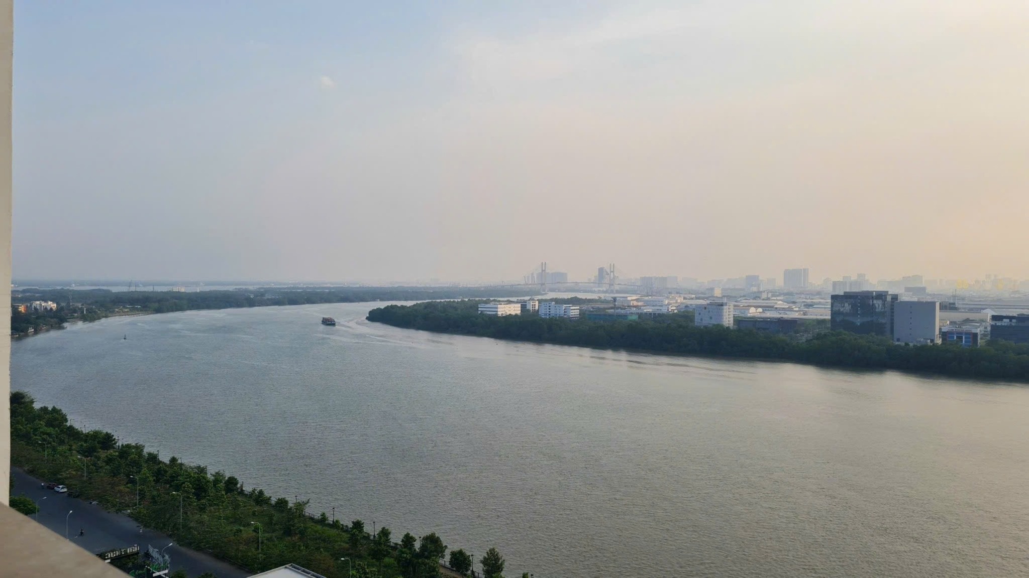 Cho thuê 3 phòng ngủ One Verandah - View sông SG trực diện, ngắm nhìn các biểu tượng thành phố - Ban công Tây Nam thoáng_thumbnail_2