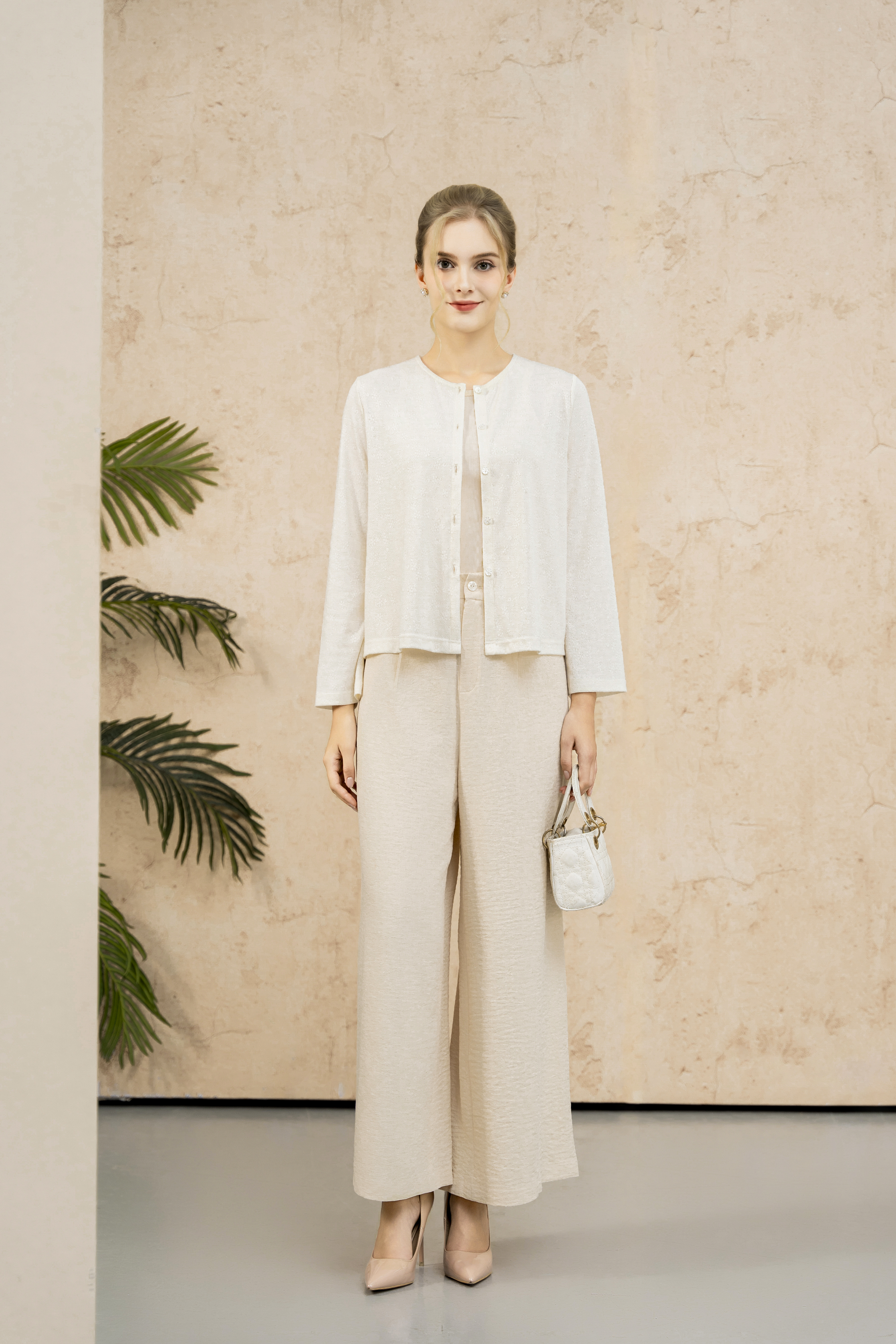 Áo cadigan cổ tròn cài khuy tay dài đến mắt cá_thumbnail_3