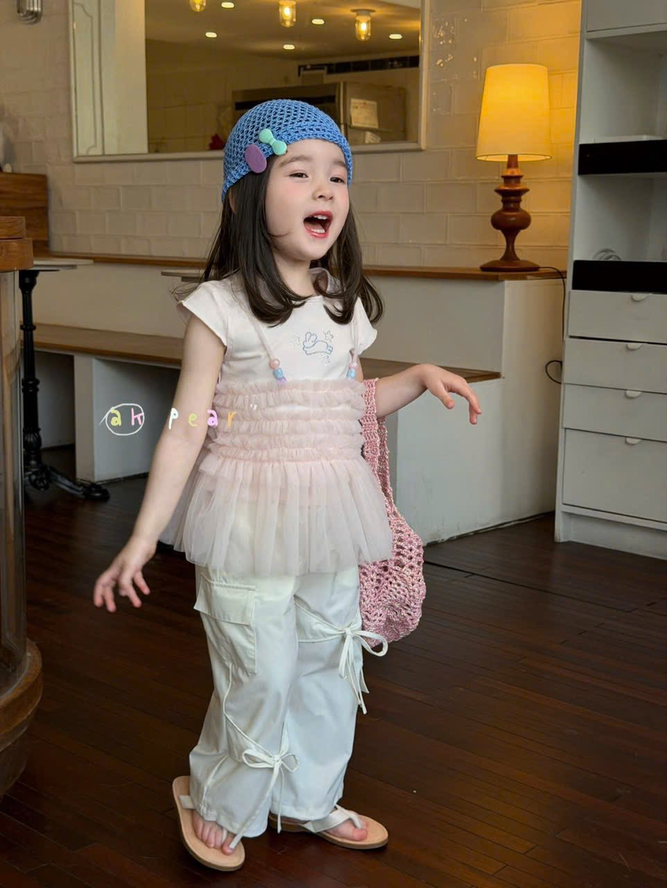 AK13 - Áo thun cộc tay hoạ tiết thỏ xanh hãng AK Pear