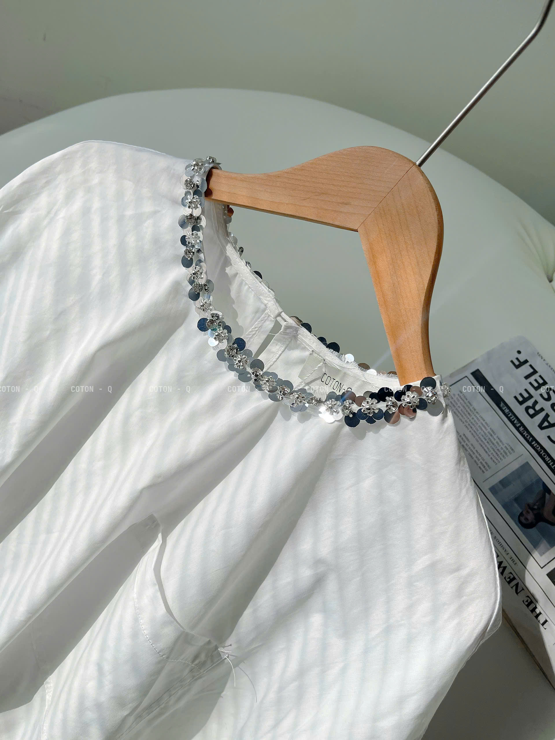 Áo tay dài trắng đính viền cổ_thumbnail_8