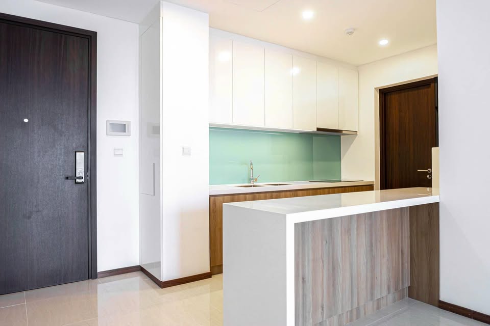 CHUYỂN NHƯỢNG NHANH CĂN HỘ 2 PHÒNG NGỦ TẦNG CAO THOÁNG MÁT, NHÀ CỰC MỚI