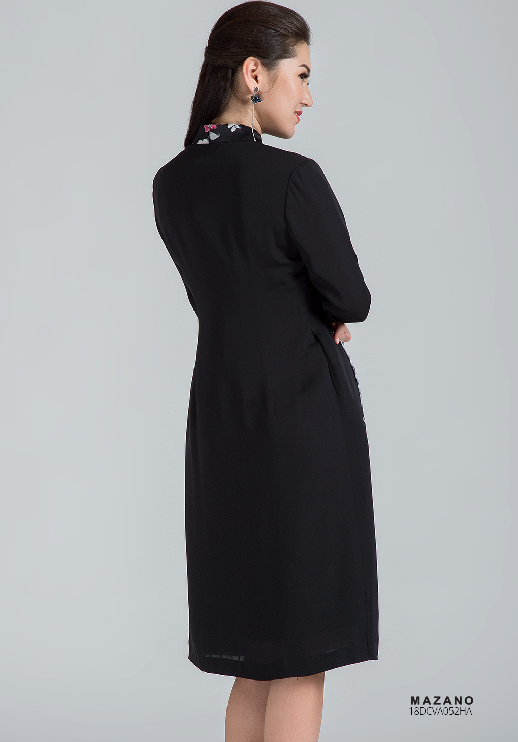 Váy sơ mi đen họa tiết tay dài