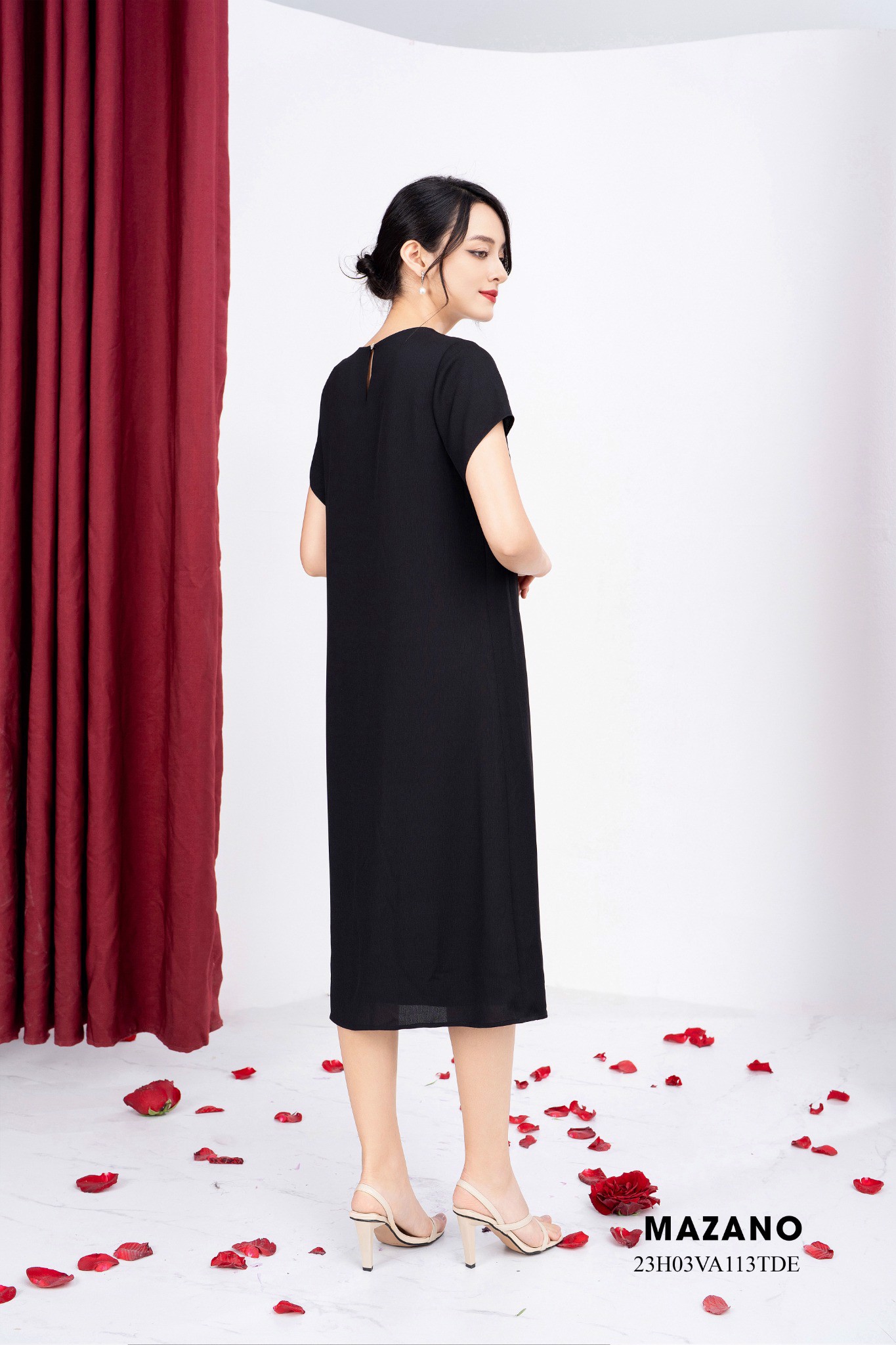 Đầm đen suông A dài phối ren đính trang trí_thumbnail_3