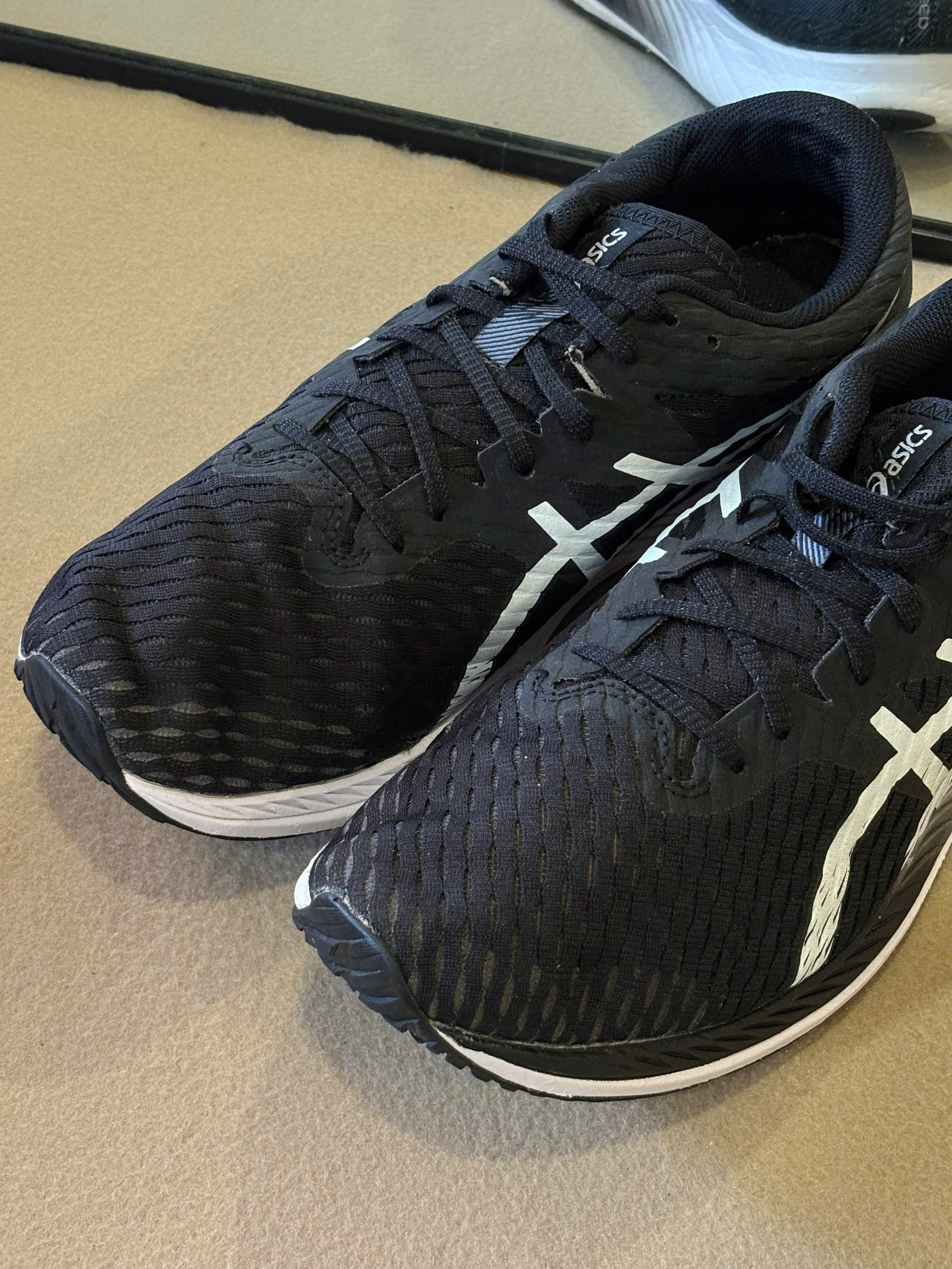 ASICS HYPER SPEED Racing Shoes 1011B394-001 - Black/White_thumbnail_4