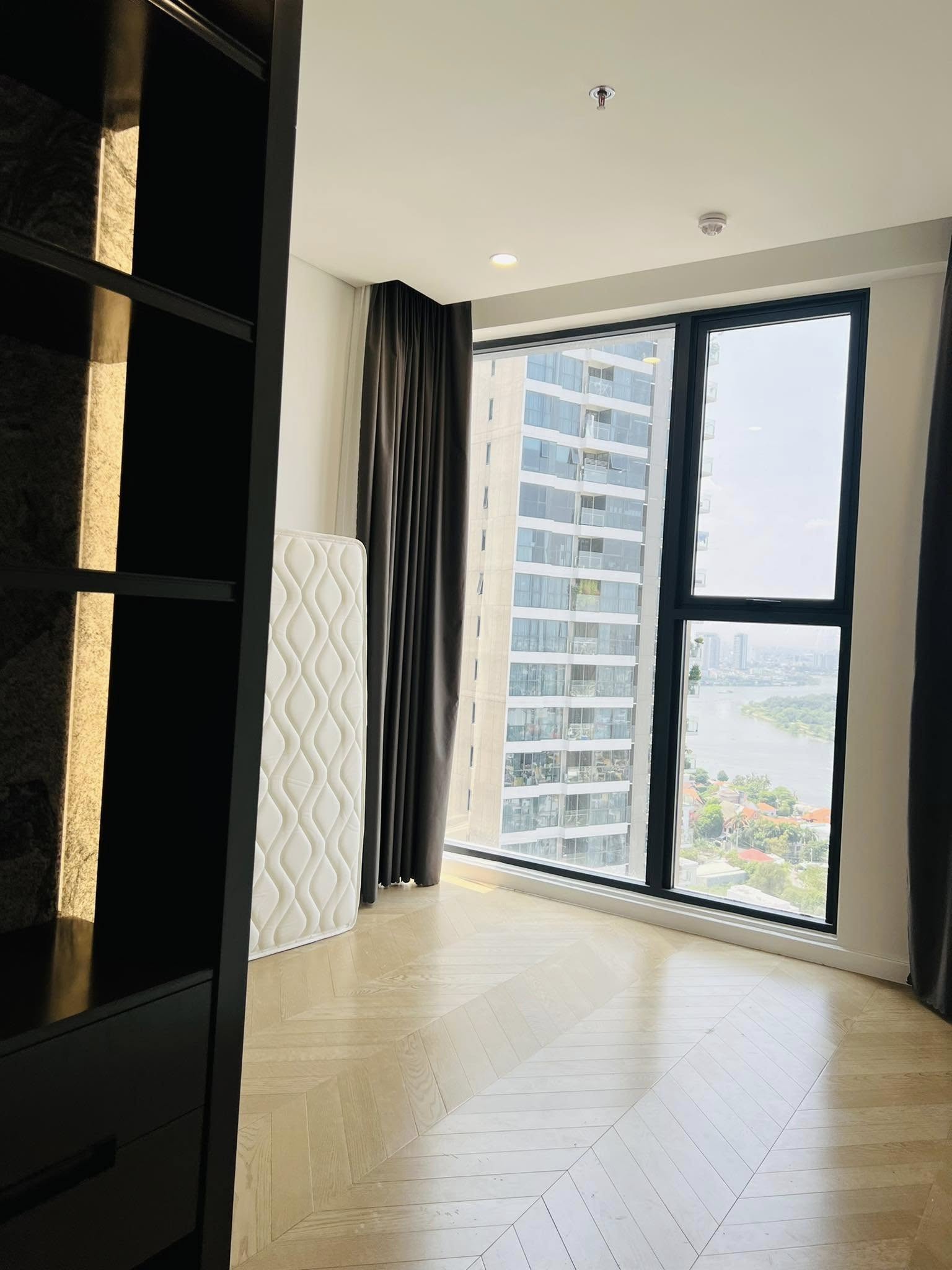 Deal hot nhất - Bán căn hộ 3PN view sông đẹp, tầng cao _thumbnail_4