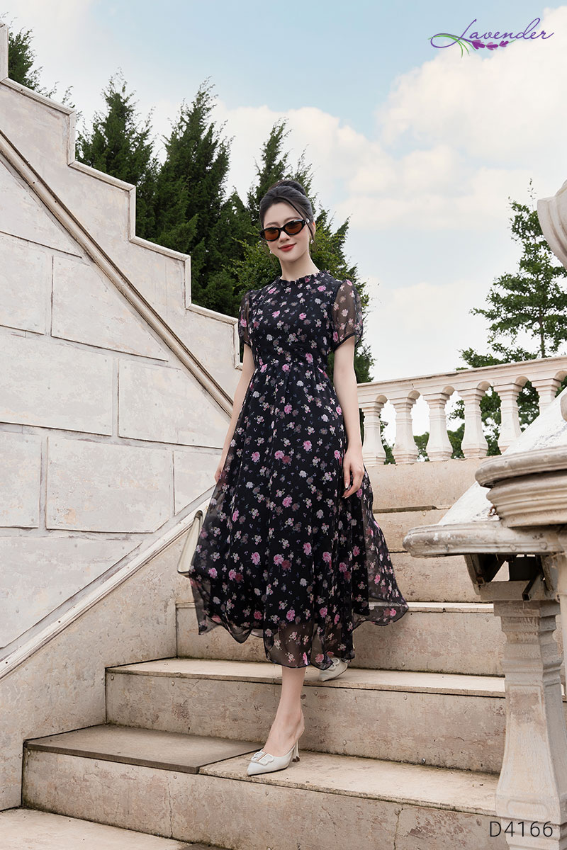 Đầm cổ tròn hoa nhí đen tay ngắn D4166