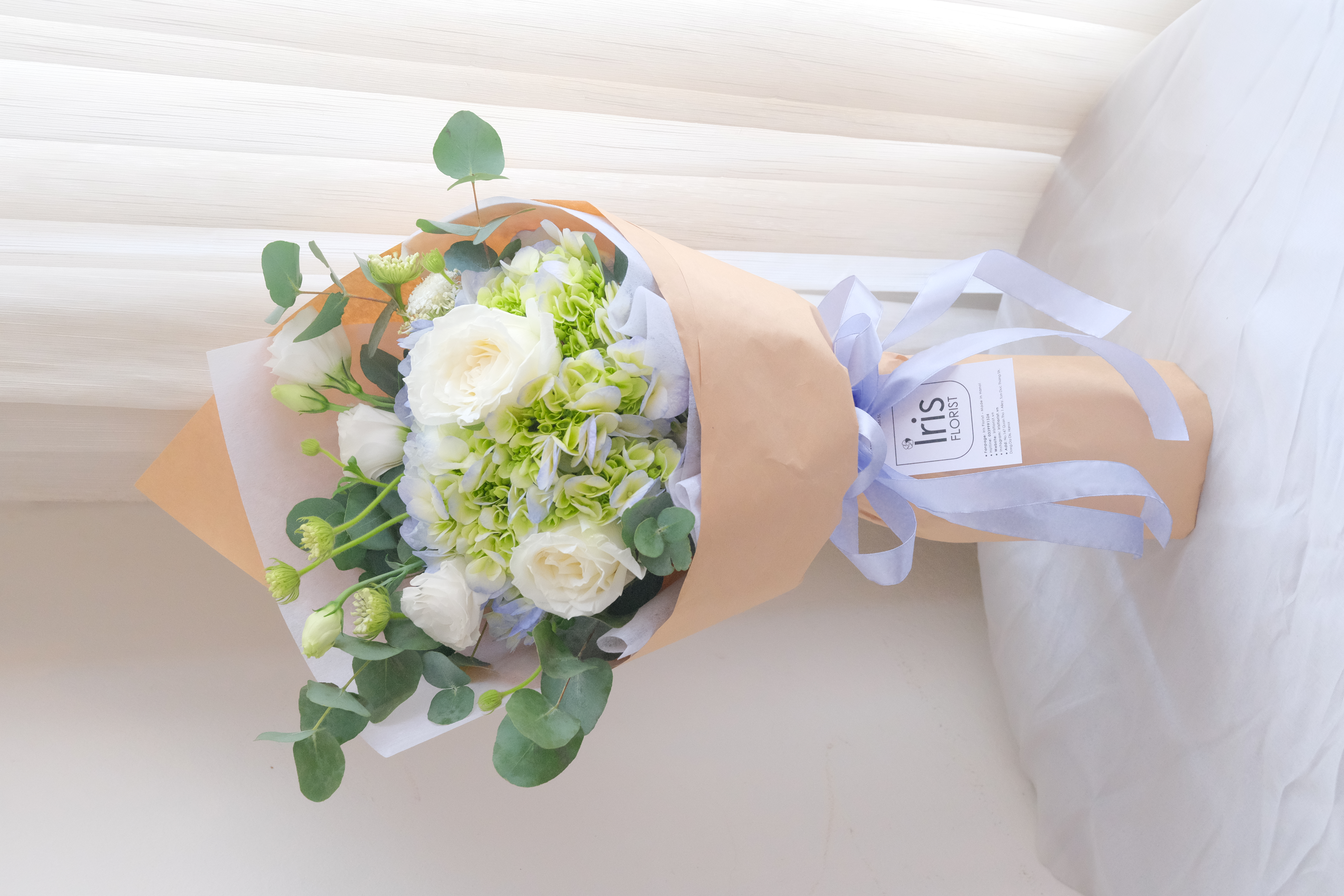 Bó hoa tú cầu xanh mix hoa phụ