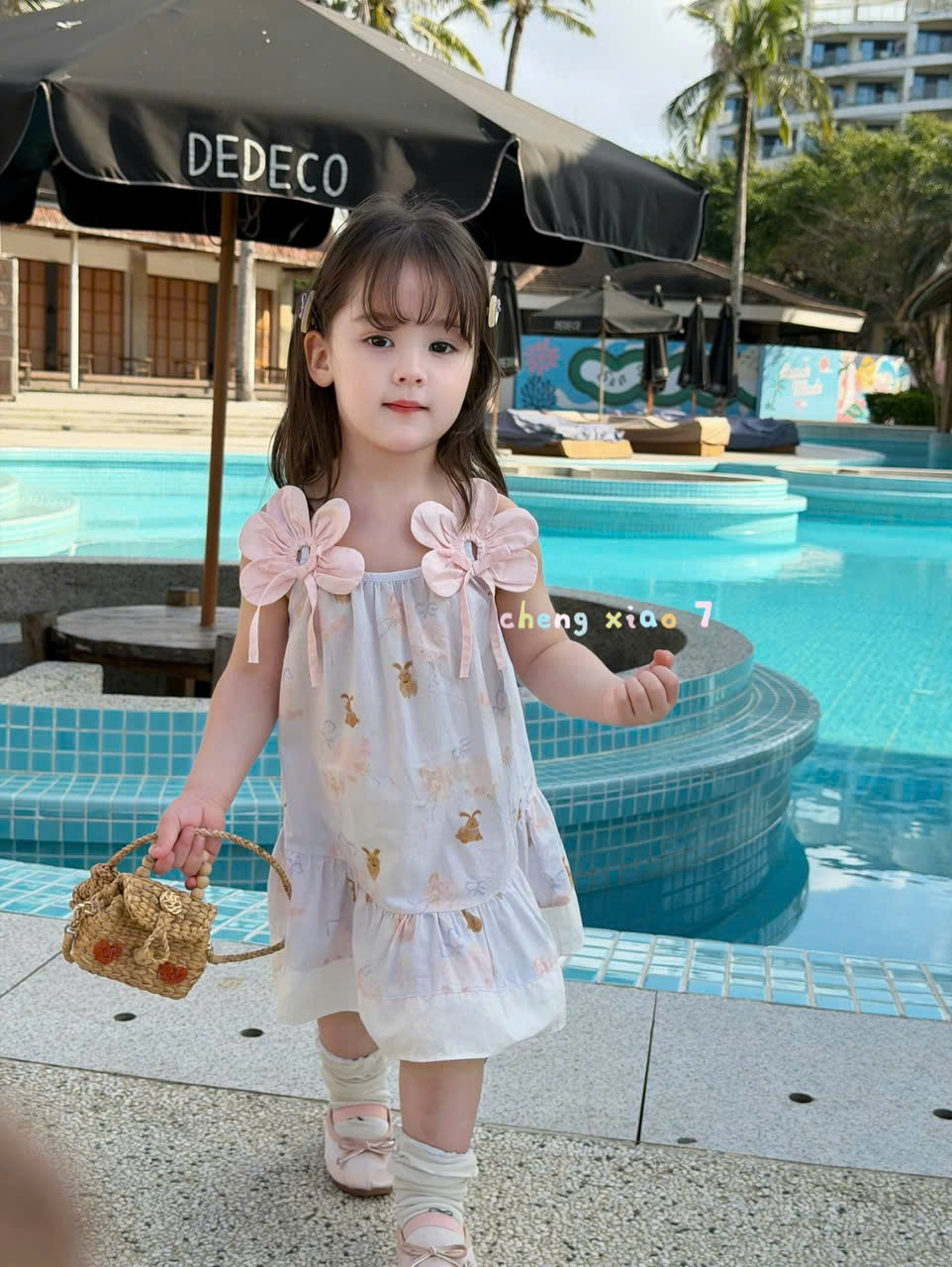 CX75 - Váy bé gái hai dây đính hoa vai in họa tiết dễ thương hãng CX7