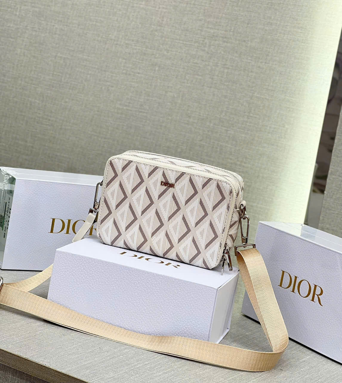 Túi đeo chéo dáng hộp chữ nhật trắng trám_thumbnail_1