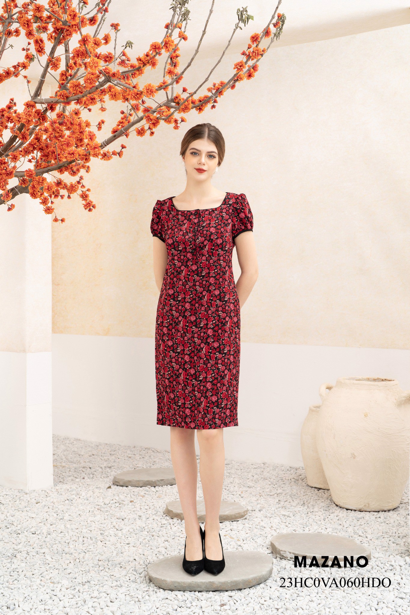 Đầm suông đỏ đính khuy trang trí 23HC0VA060HDO