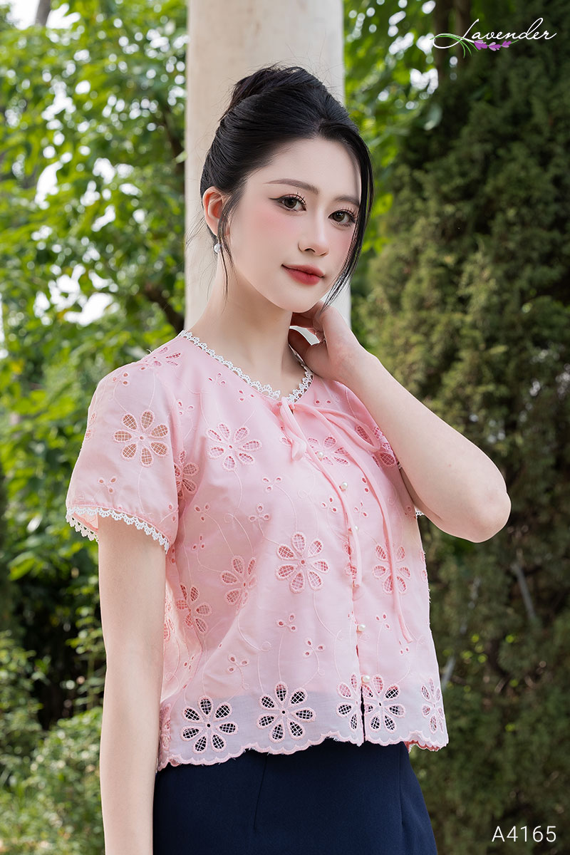 Áo sơ mi tơ thêu hoa tiết hoa tay ngắn  A4165