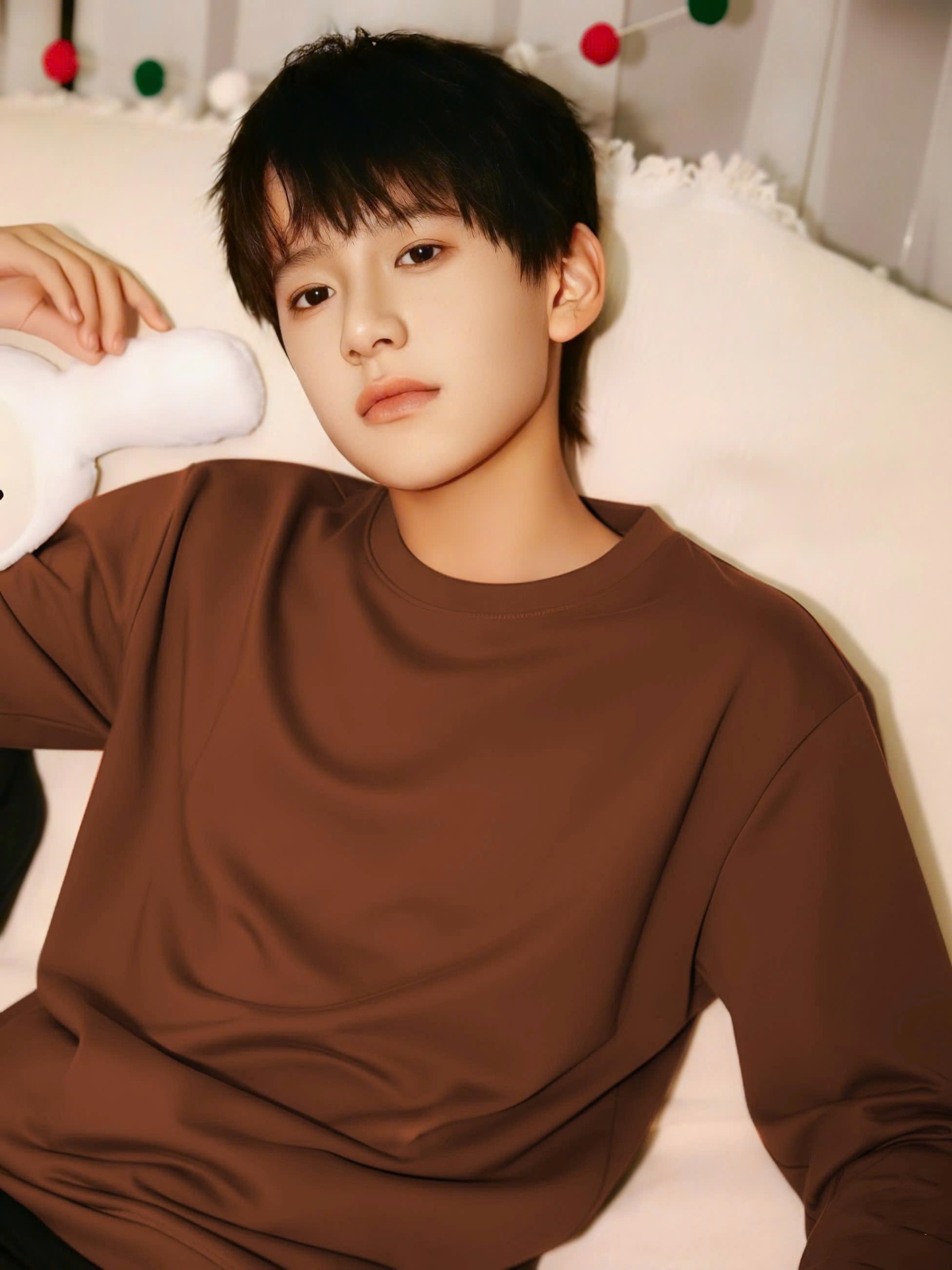 Áo giữ nhiệt bé trai màu nâu socola có lớp lót lông mỏng