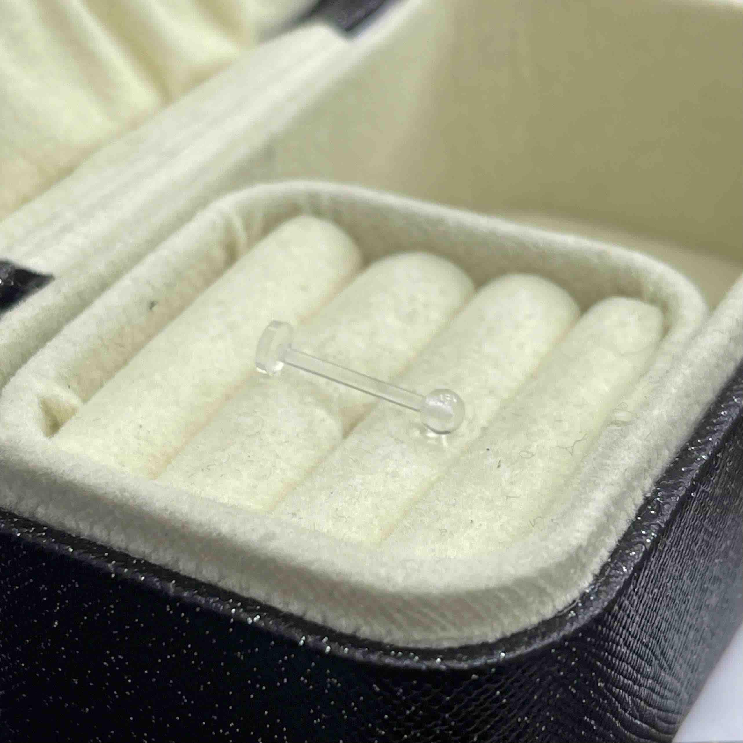 Khuyên trong suốt đít dẹt size 12