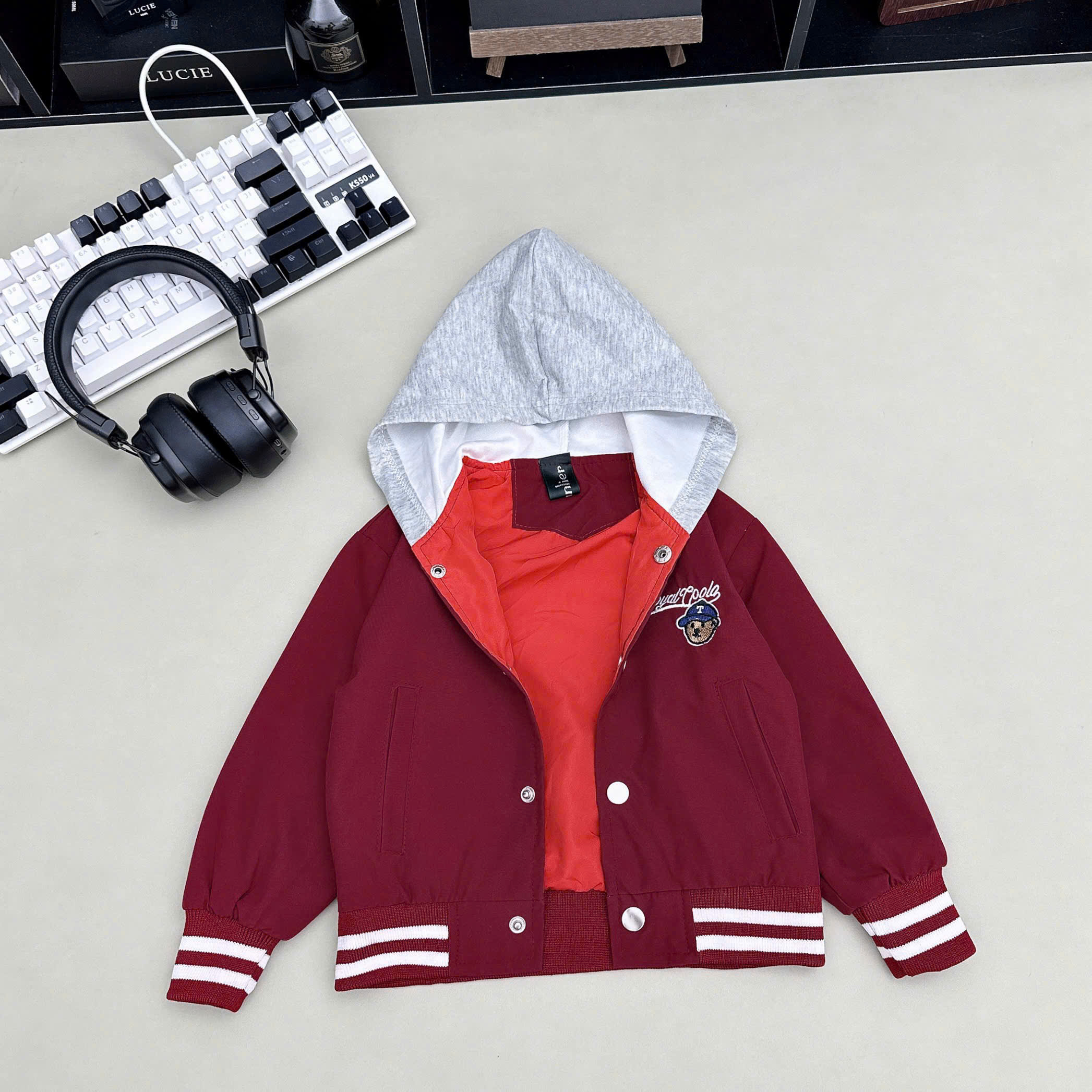 M70 ÁO KHOÁC MẶT GẤU ĐỘI MŨ CHỮ T- A106.240