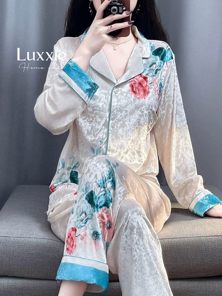 NHUNG06  Pijama vải nhung hoa hồng viền xanh