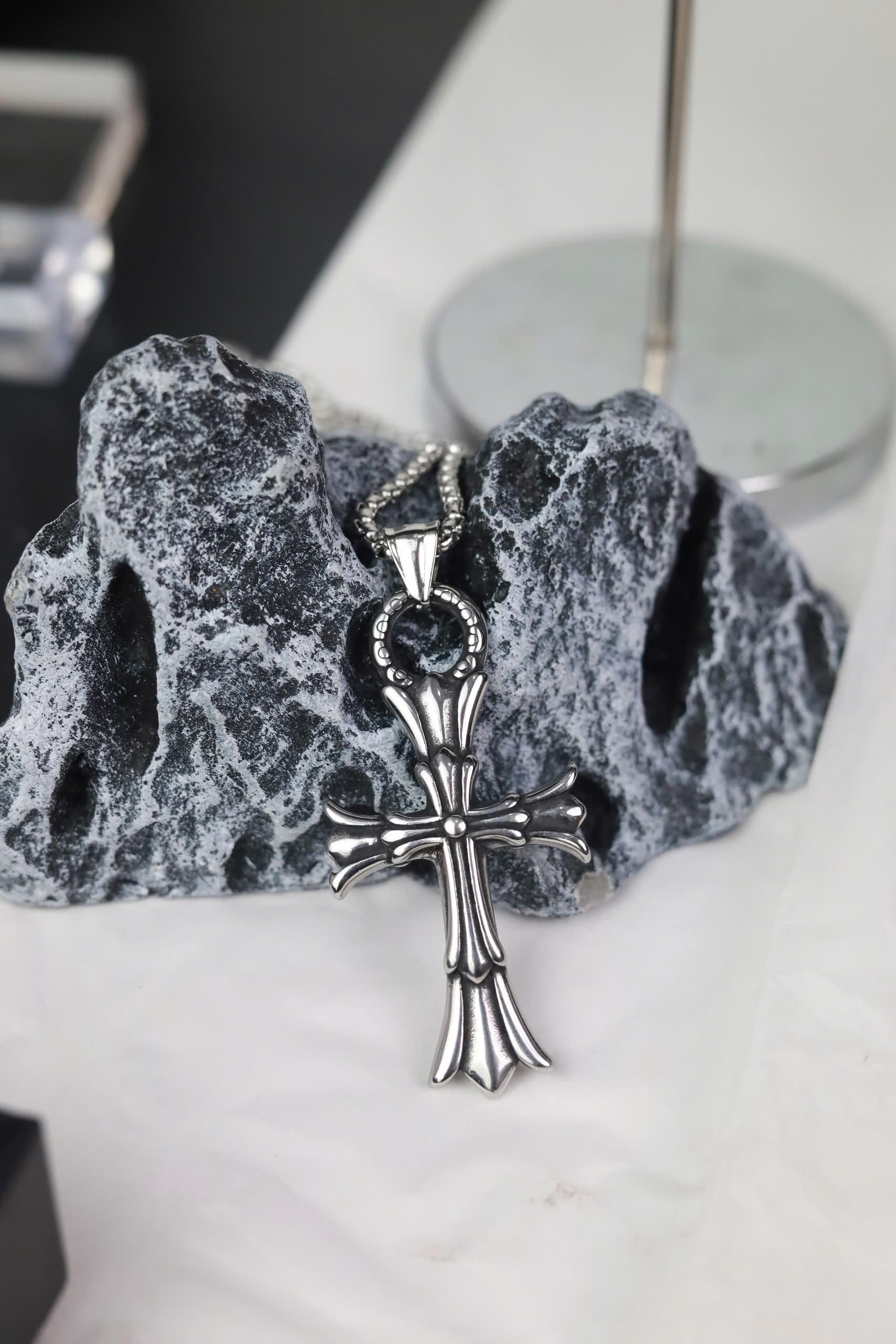 Vòng cổ titan thánh giá phong cách Gothic_thumbnail_1